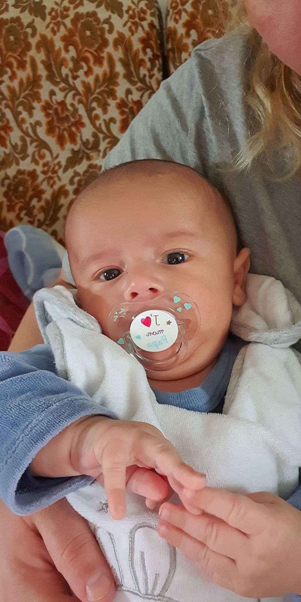 Calvin participe au concours pour gagner de l'argent avec cette photo : baby, baby_toddler_clothing, cheek, child, chin, comfort, ear, eye, facial_expression, finger, gesture, iris, lip, mouth, nail, nose, person, product, skin, thumb