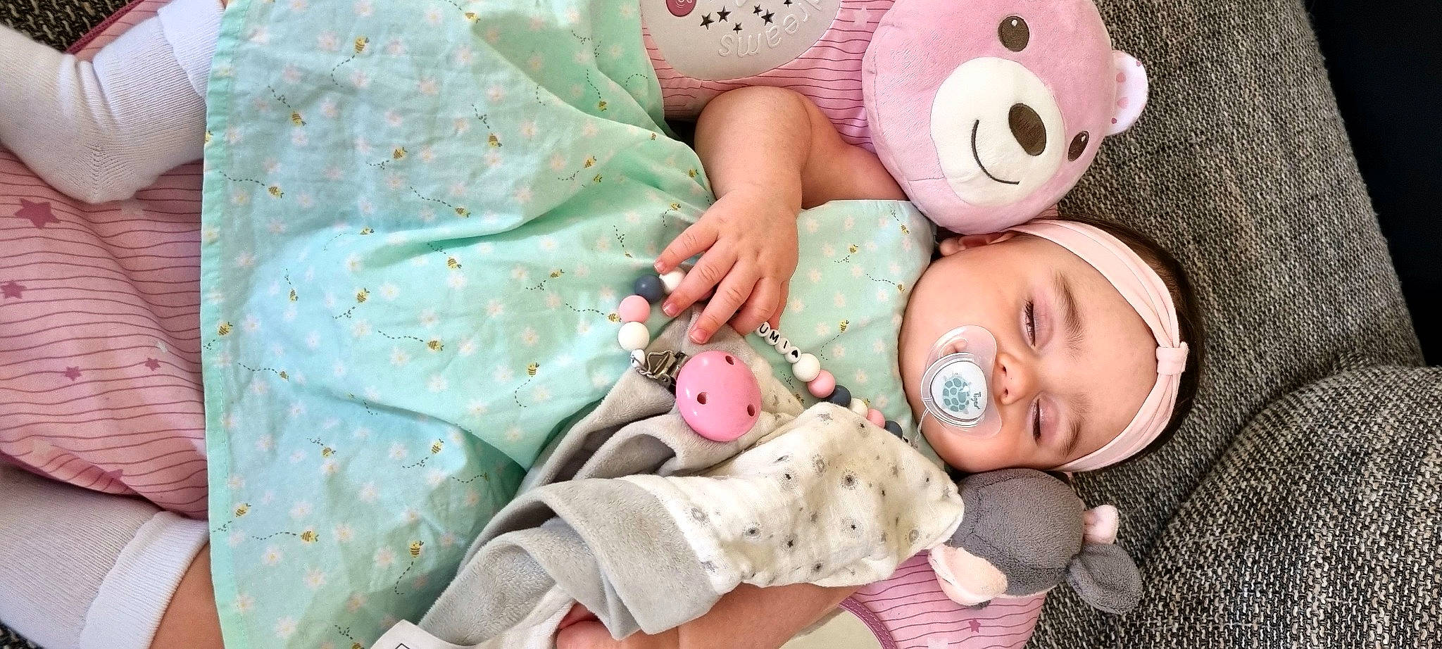 Yumi participe au concours pour gagner de l'argent avec cette photo : baby, baby_products, baby_sleeping, baby_toddler_clothing, baby_toys, bedding, cheek, child, comfort, eyelash, happy, headwear, linens, pattern, person, pink, room, skin, textile, toddler