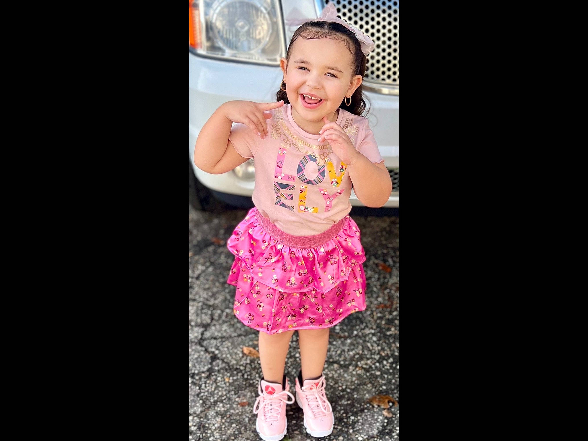 Arianna is registered to the contest to win money with this photo: baby_toddler_clothing, blond, child, day_dress, dress, eye, face, flash_photography, fun, happy, headwear, joy, leg, magenta, pattern, person, pink, sleeve, smile, t_shirt