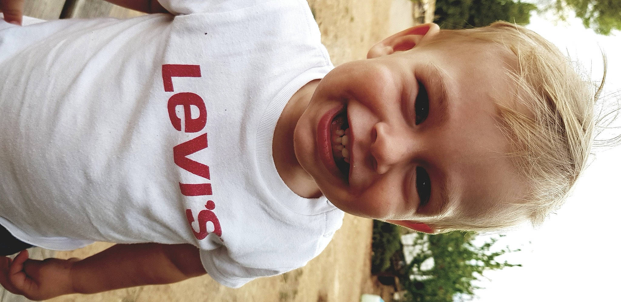 Malone participe au concours pour gagner de l'argent avec cette photo : child, facial_expression, forehead, happy, joy, mouth, nose, person, smile