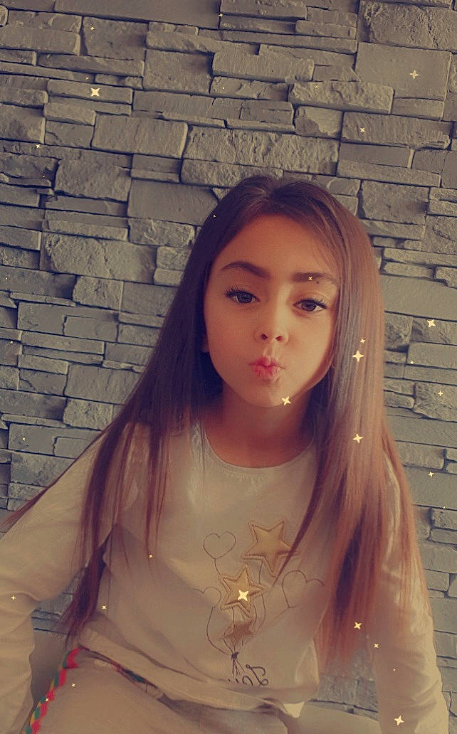 Louciana participe au concours pour gagner de l'argent avec cette photo : beauty, black_hair, brick, brickwork, chest, cool, eyelash, flash_photography, happy, jewellery, layered_hair, lip, long_hair, mouth, neck, person, shoulder, skin, tints_and_shades, wall