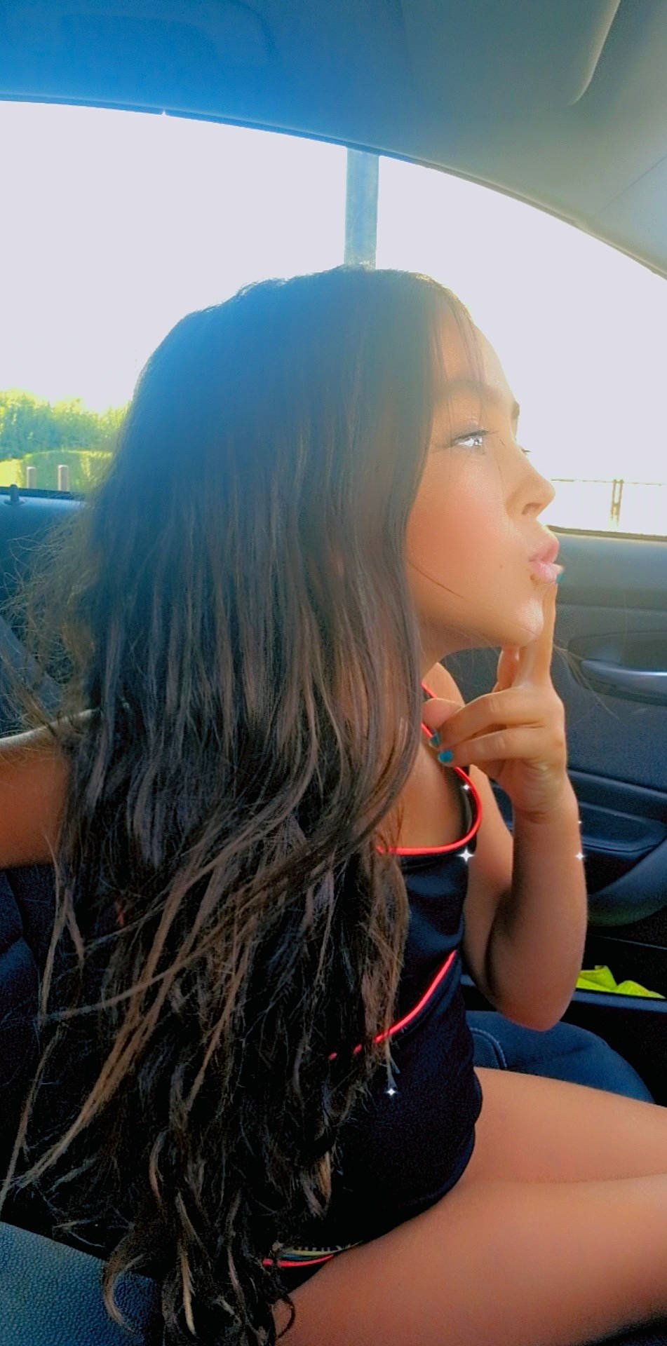 Louciana participe au concours pour gagner de l'argent avec cette photo : black_hair, car, cool, elbow, eyewear, facial_expression, finger, fun, gesture, happy, human_leg, layered_hair, leisure, lip, long_hair, mouth, person, personal_luxury_car, shoulder, sunlight