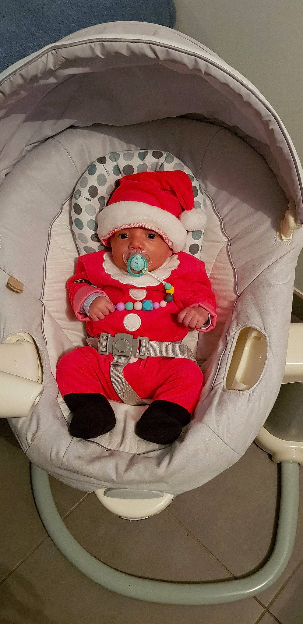 Aden participe au concours pour gagner de l'argent avec cette photo : baby_products, child, fictional_character, headwear, infant, person, product, red