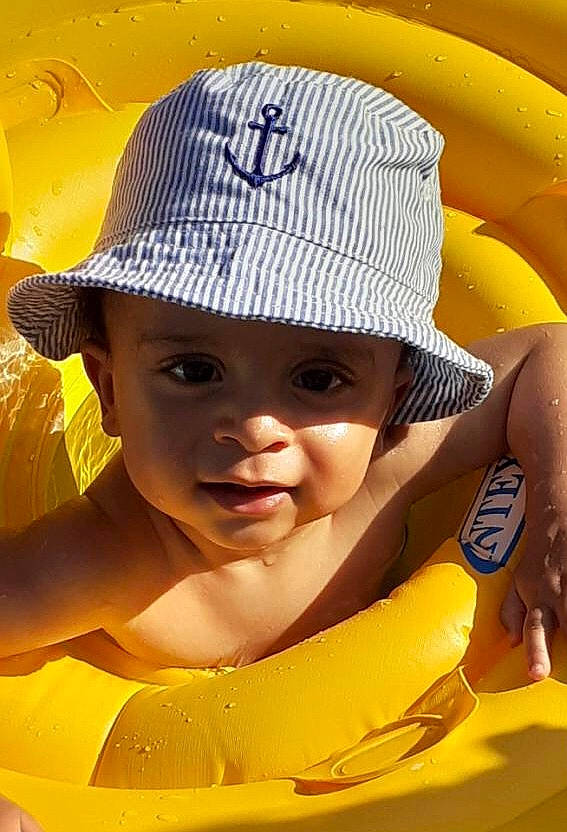 Jody a rejoint le concours — aidez-le/la à gagner de superbes lots ! baby, baby_toddler_clothing, baseball_cap, beauty, cap, child, facial_expression, fun, happy, hat, headgear, headwear, leisure, person, recreation, skin, smile, summer, sun_hat, toddler