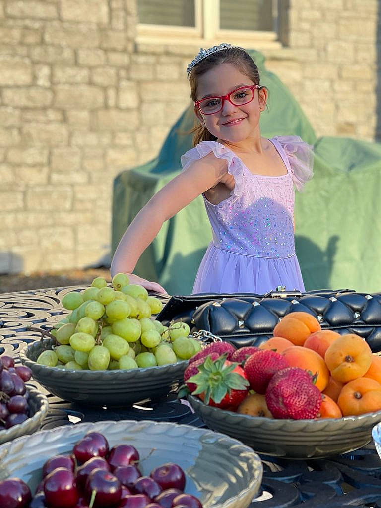 Selena is registered to the contest to win money with this photo: basket, dress, food, food_group, fruit, glasses, happy, ingredient, joy, local_food, market, natural_foods, person, plant, produce, recipe, seedless_fruit, smile, sunglasses, superfood
