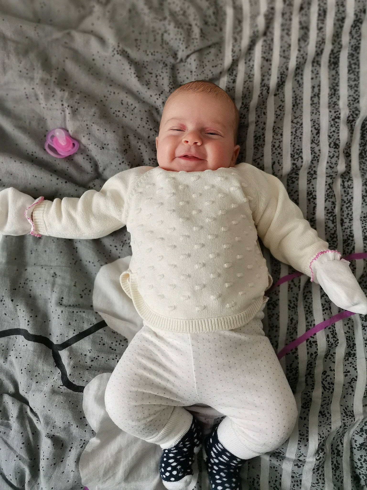 Sofiia participe au concours pour gagner de l'argent avec cette photo : baby, baby_toddler_clothing, beauty, cheek, child, comfort, face, fur, head, linens, outerwear, pattern, person, pink, product, skin, sleeve, smile, textile, toddler