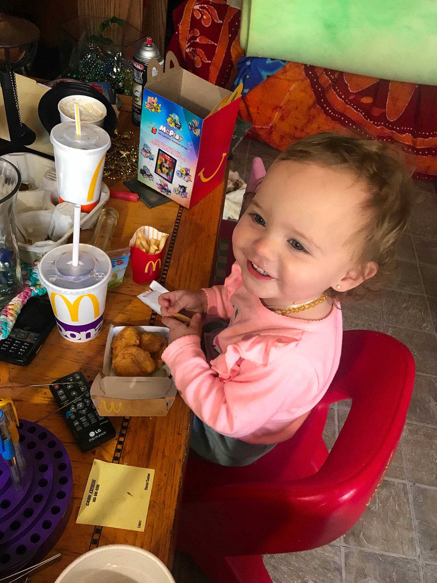 Kynslee is registered to the contest to win money with this photo: breakfast, brunch, child, eating, fast_food, food, joy, meal, person, play, tableware, toddler
