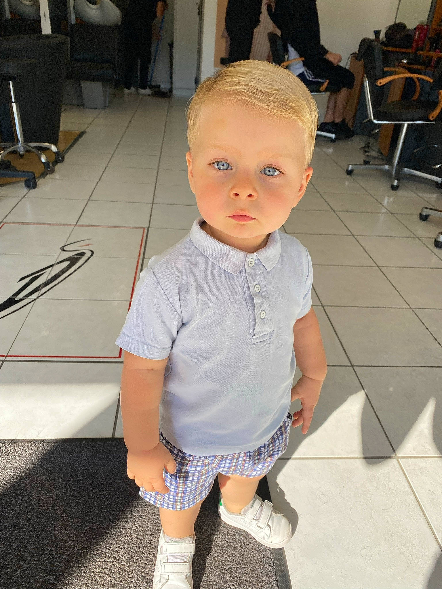 Julian a rejoint le concours — aidez-le/la à gagner de superbes lots ! baby, baby_toddler_clothing, chair, cheek, child, costume, fashion_design, flooring, fun, head, human_leg, joint, pattern, person, shorts, shoulder, sitting, sleeve, sock, toddler