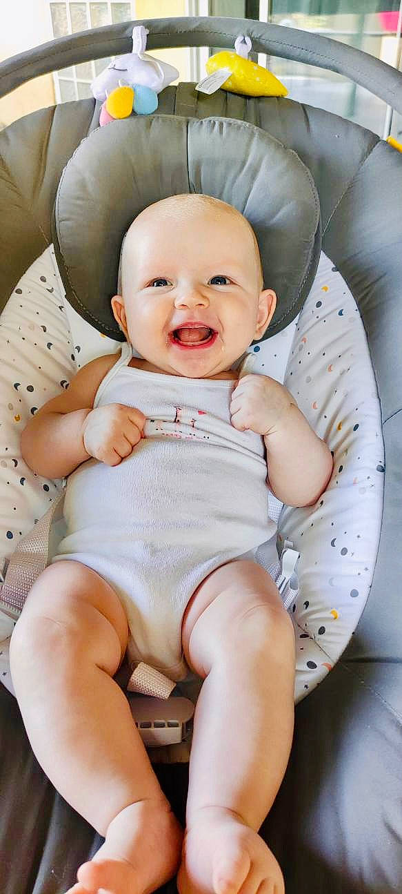 Aaliyah a rejoint le concours — aidez-le/la à gagner de superbes lots ! baby, baby_toddler_clothing, cheek, child, comfort, finger, happy, knee, leg, mouth, muscle, organ, person, pink, skin, sleeve, smile, stomach, thigh, toddler