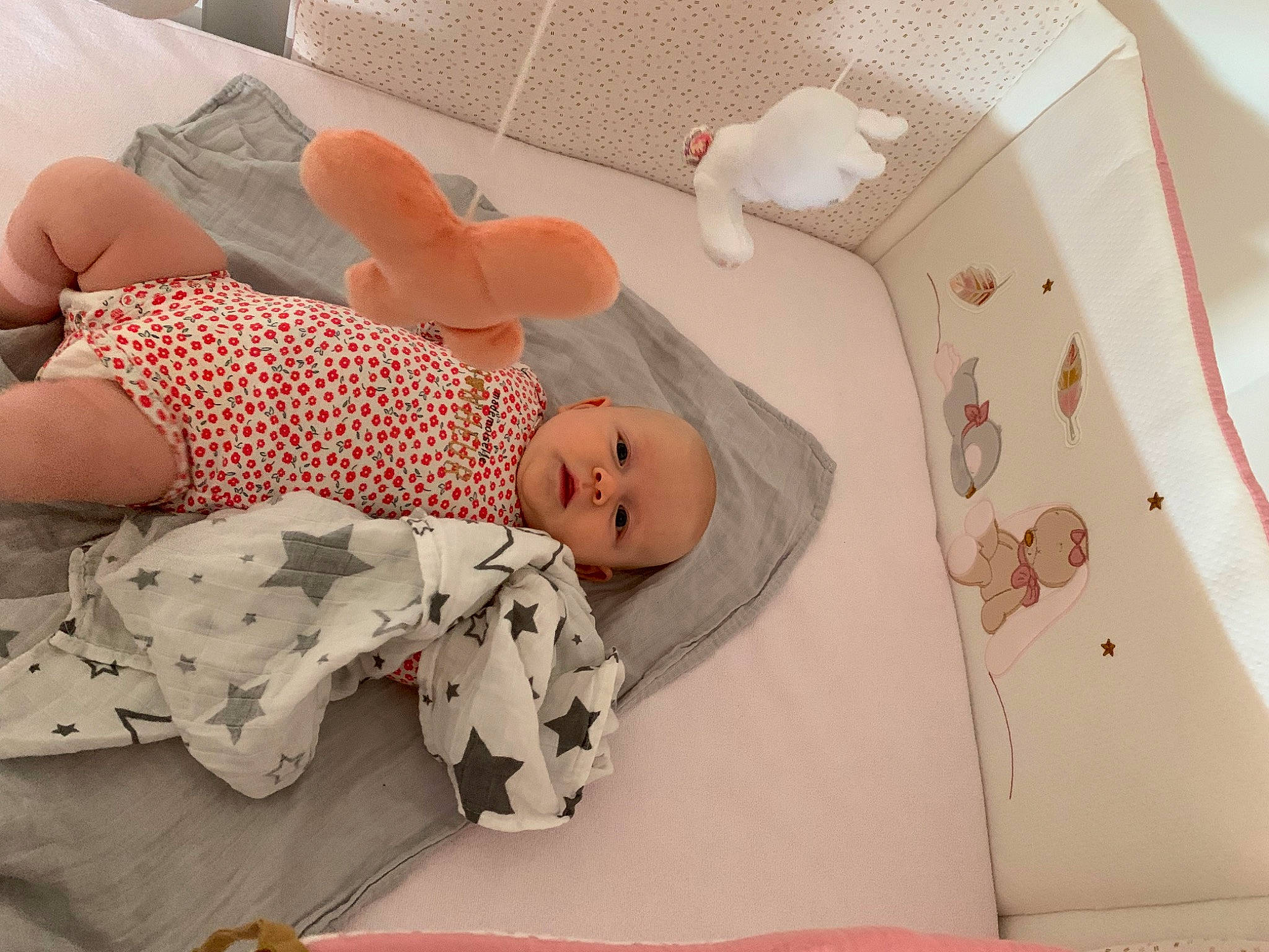 Aaliyah a rejoint le concours — aidez-le/la à gagner de superbes lots ! baby, baby_products, baby_safety, baby_sleeping, baby_toddler_clothing, bed, bed_sheet, bedding, bedtime, child, comfort, linens, nap, pattern, person, room, sleep, toddler