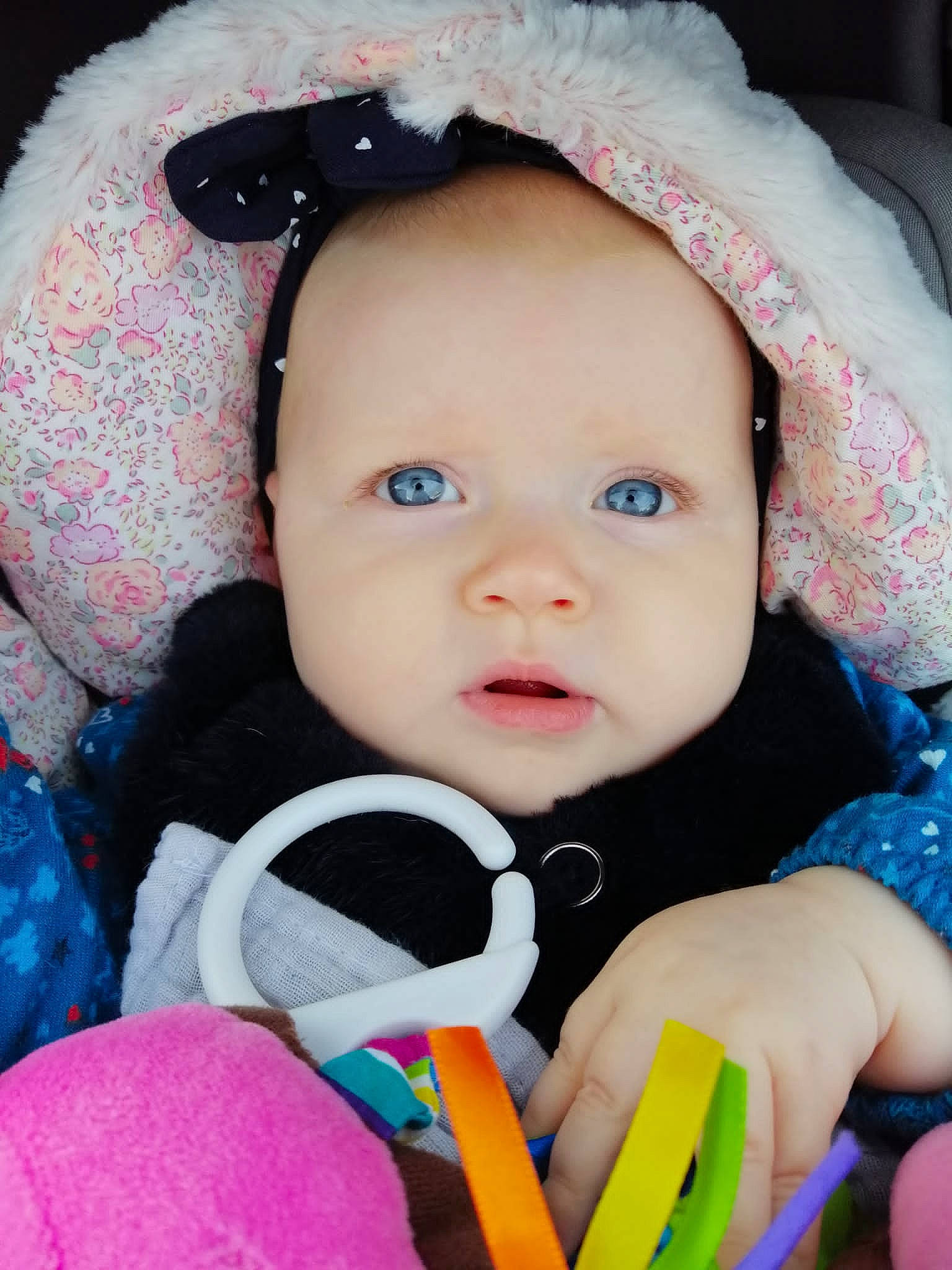 Aaliyah participe au concours pour gagner de l'argent avec cette photo : baby, baby_toddler_clothing, black, cap, cheek, child, cool, eye, eyelash, facial_expression, headwear, iris, lip, nose, organ, outerwear, person, pink, product, skin