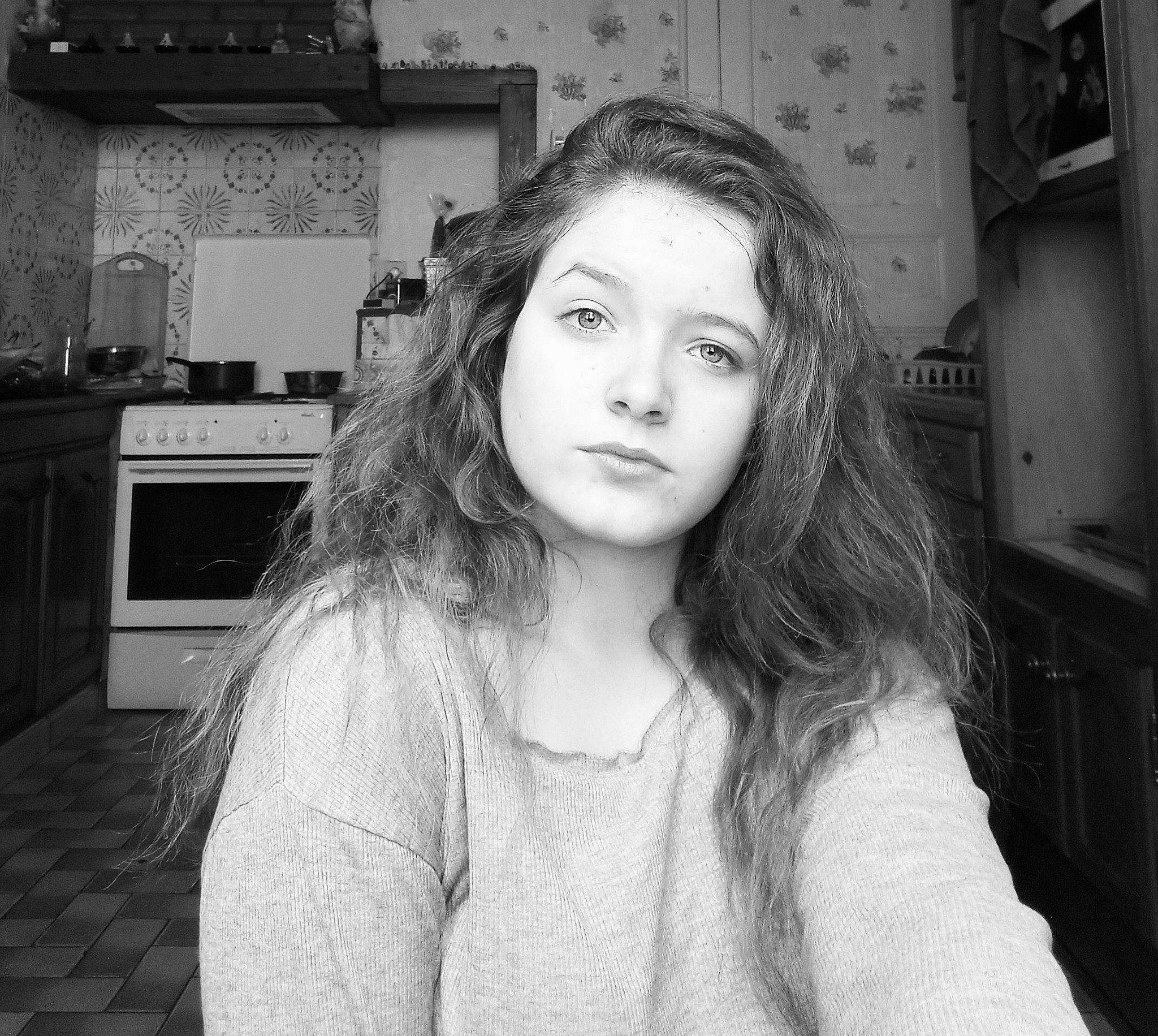 Tina a rejoint le concours — aidez-le/la à gagner de superbes lots ! beauty, black_and_white, cheek, chin, eye, eyebrow, face, forehead, hair, hairstyle, head, iris, lip, long_hair, monochrome, nose, person, photograph, photography, portrait