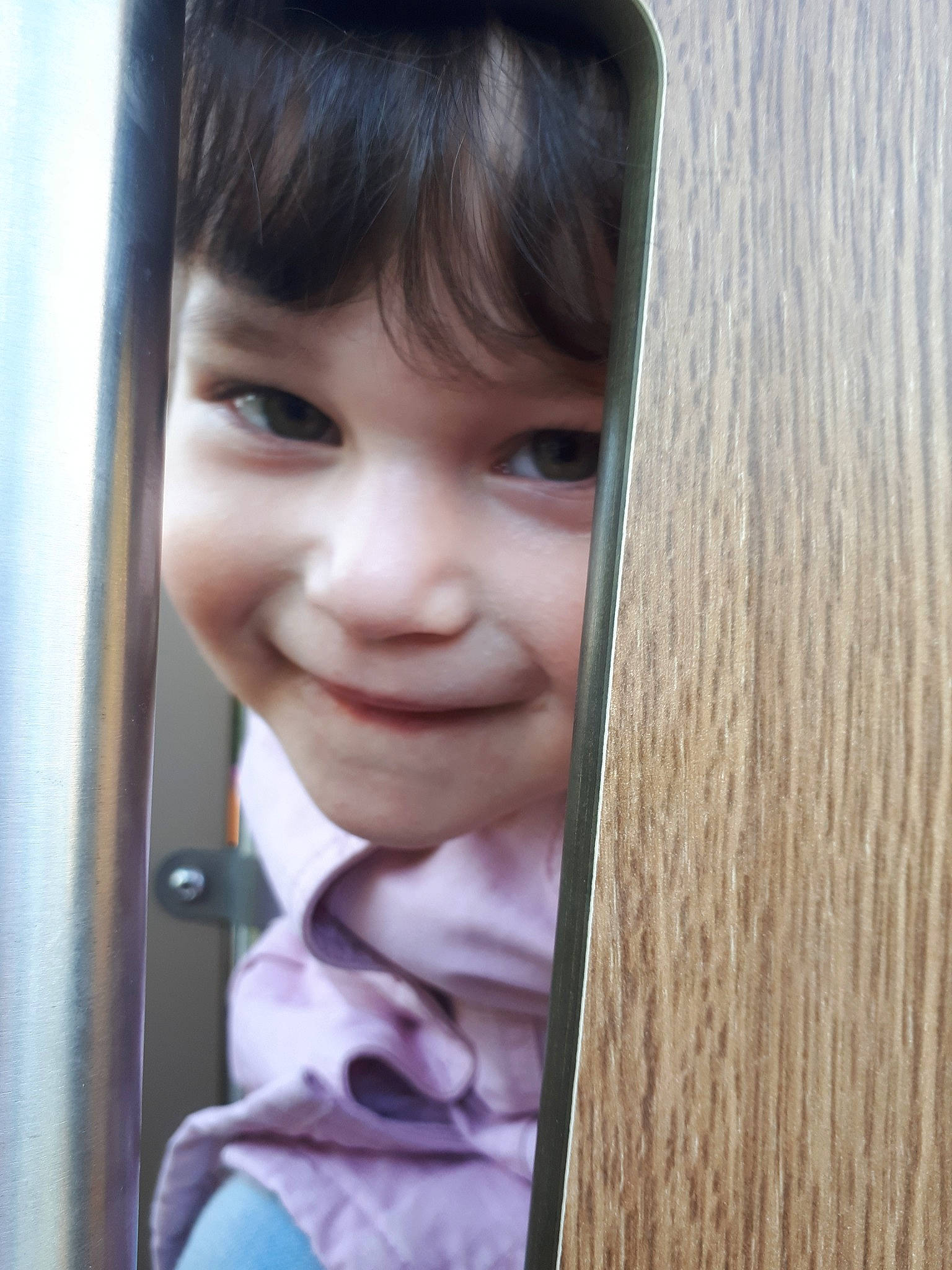 Khadija participe au concours pour gagner de l'argent avec cette photo : bangs, beauty, brown_hair, cheek, child, chin, eye, eyebrow, face, facial_expression, hair, hairstyle, head, joy, lip, long_hair, nose, person, photography, skin