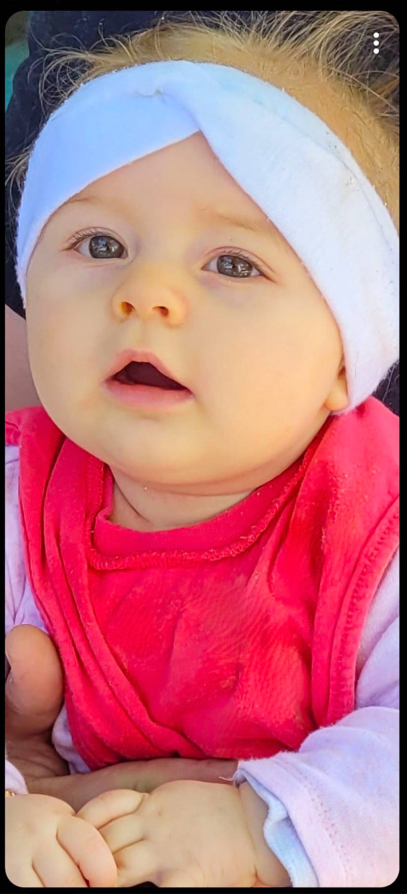 Maddy a rejoint le concours — aidez-le/la à gagner de superbes lots ! baby, baby_toddler_clothing, beauty, cap, cheek, close_up, eyelash, happy, hat, headgear, headwear, lip, magenta, nose, person, photograph, pink, skin, sleeve, smile