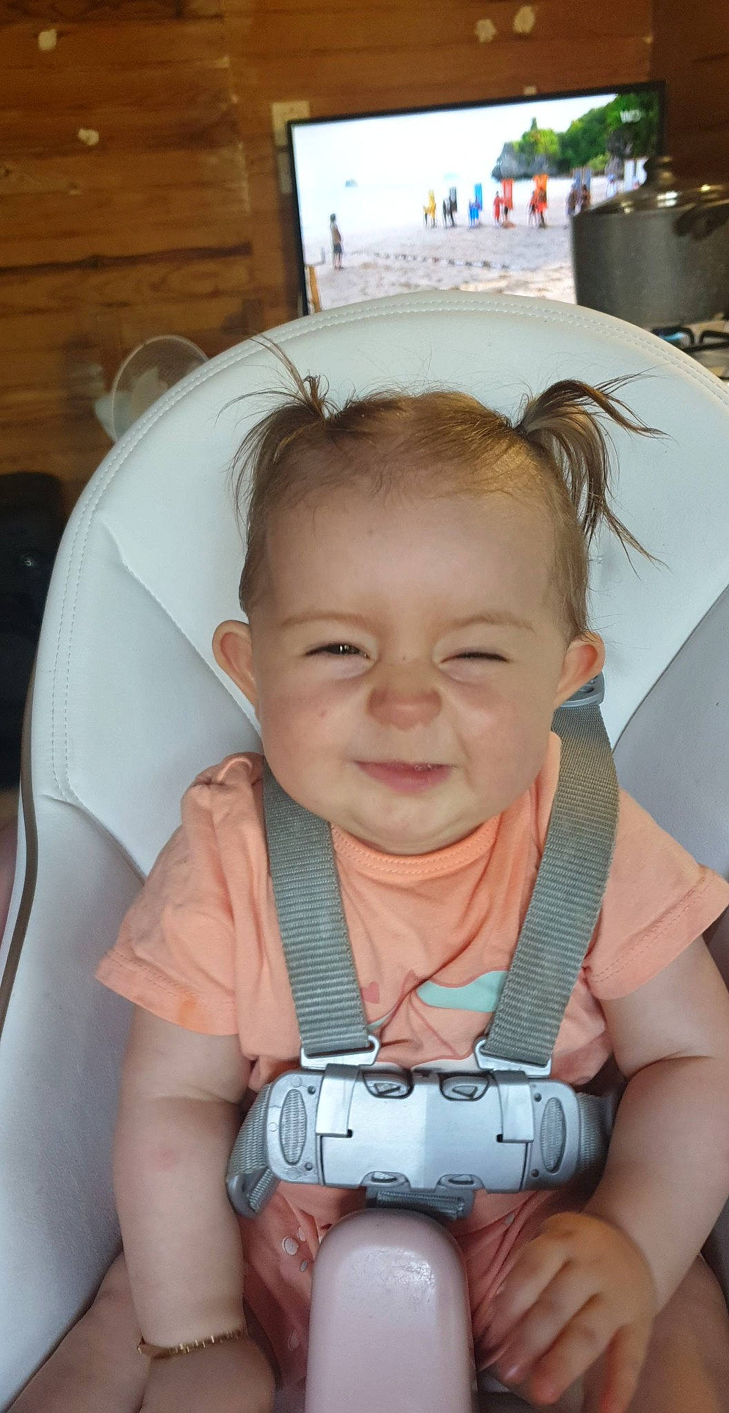 Maddy a rejoint le concours — aidez-le/la à gagner de superbes lots ! baby, baby_carriage, baby_products, baby_toddler_clothing, bathing, beauty, cheek, child, comfort, eyebrow, eyelash, finger, fun, happy, mouth, nose, person, product, skin, smile