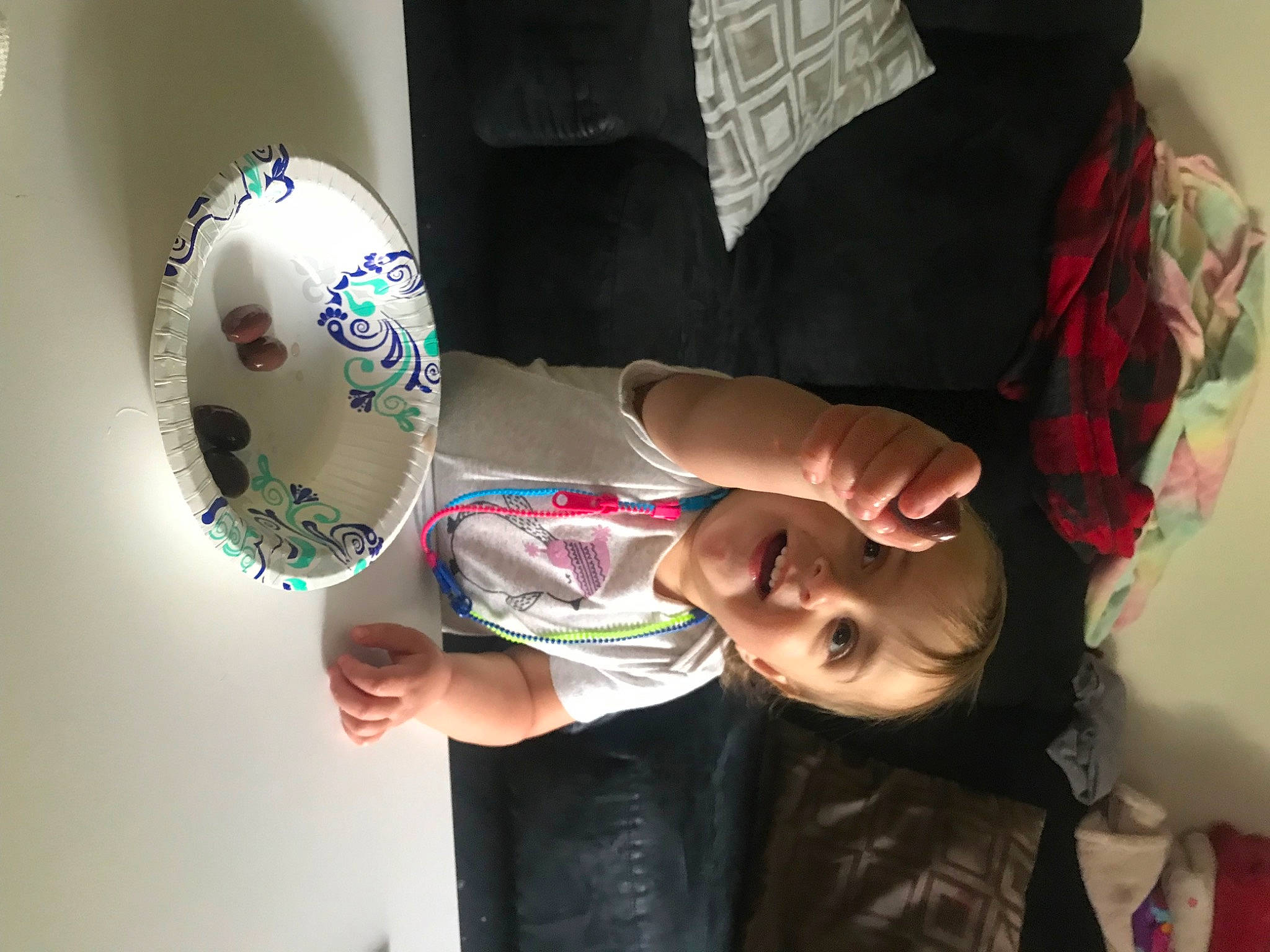 Isabella is registered to the contest to win money with this photo: baby, child, circle, elbow, finger, fun, gesture, hand, happy, joy, nail, paint, party_supply, pattern, person, platter, product, room, sleeve, t_shirt