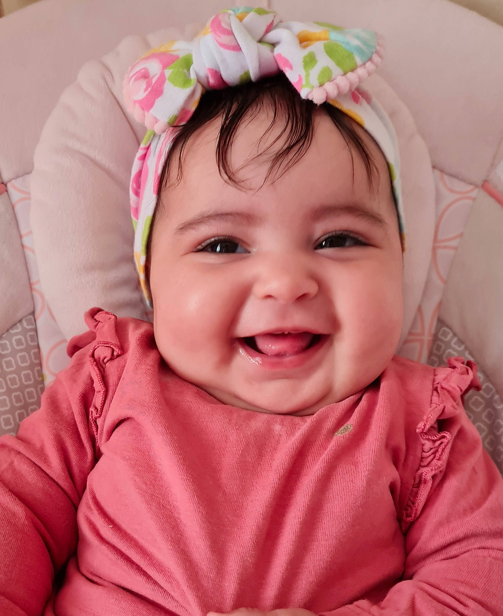 Sabrina a rejoint le concours — aidez-le/la à gagner de superbes lots ! baby, baby_toddler_clothing, cheek, chin, comfort, eye, eyebrow, face, happy, head, headwear, iris, joy, lip, magenta, outerwear, person, pink, product, skin