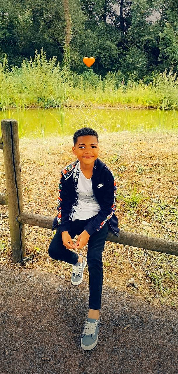 Darren a rejoint le concours — aidez-le/la à gagner de superbes lots ! happy, joy, person, photography, shoe, smile