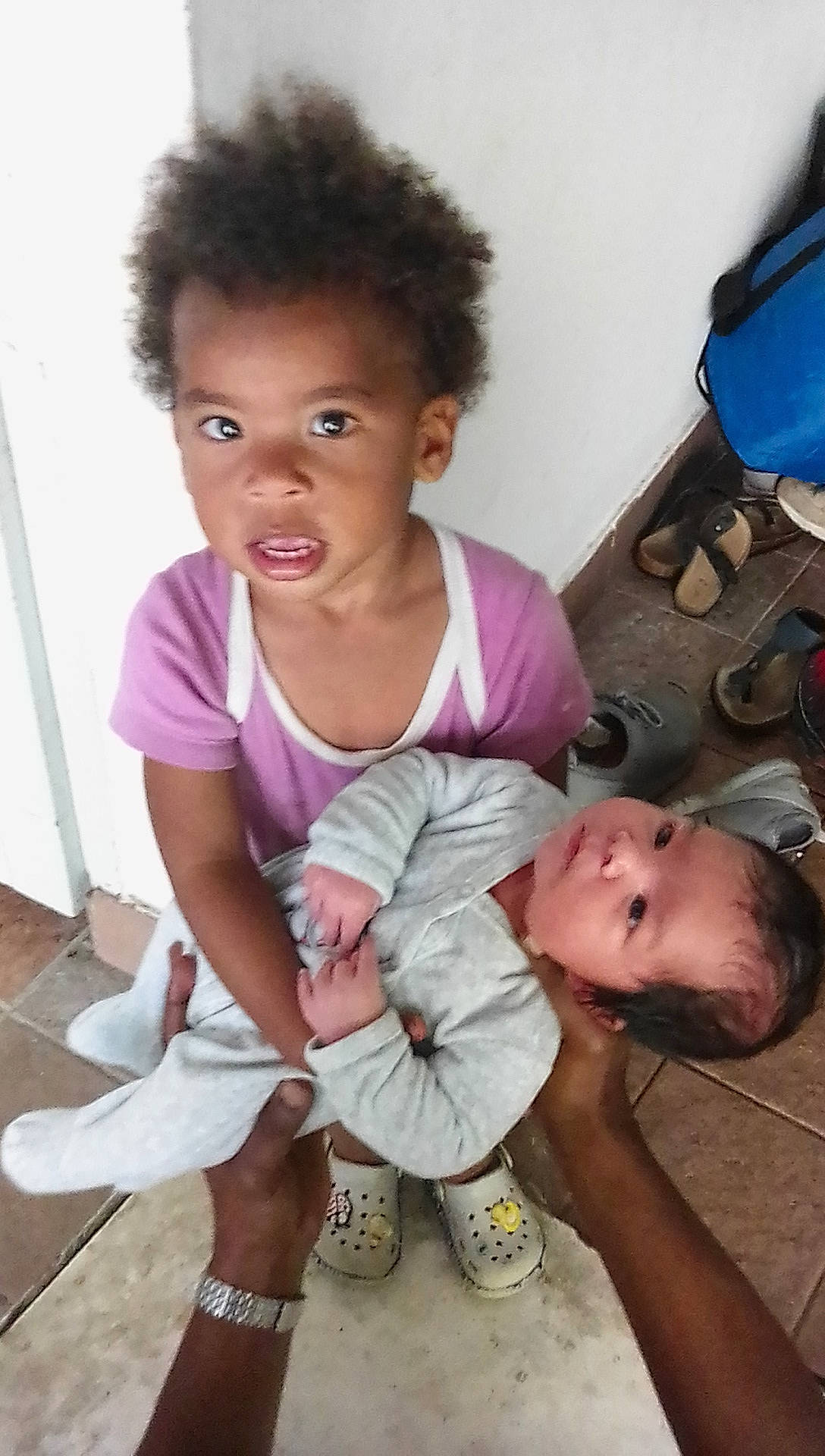 Naïl a rejoint le concours — aidez-le/la à gagner de superbes lots ! arm, baby, baby_toddler_clothing, cheek, chin, eye, facial_expression, fun, hair, happy, head, iris, mouth, nose, people, person, pink, purple, skin, standing