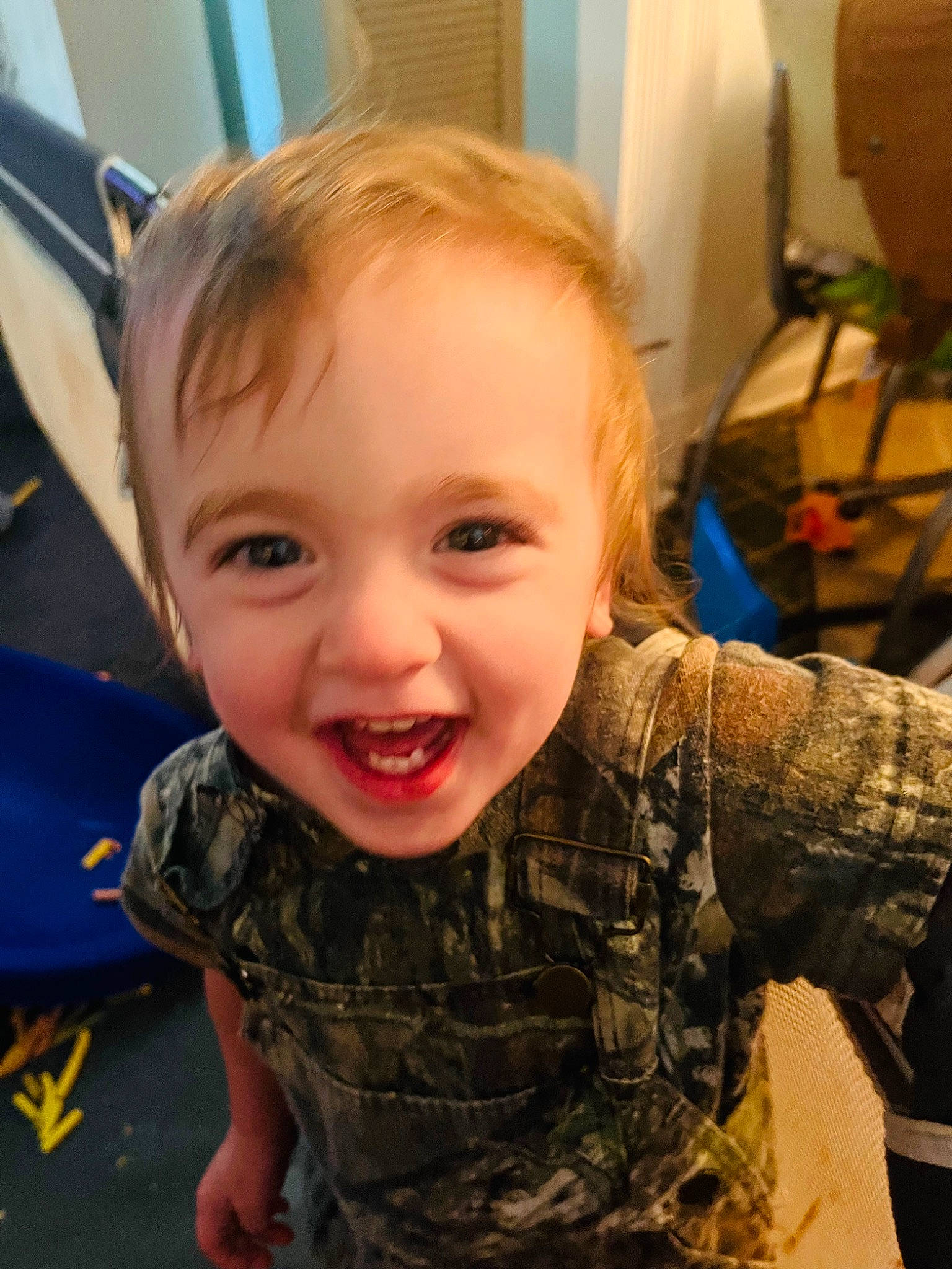 Levi is registered to the contest to win money with this photo: arm, camouflage, cheek, cool, eye, facial_expression, finger, gesture, hairstyle, happy, head, houseplant, iris, military_camouflage, mouth, nose, person, plant, skin, smile