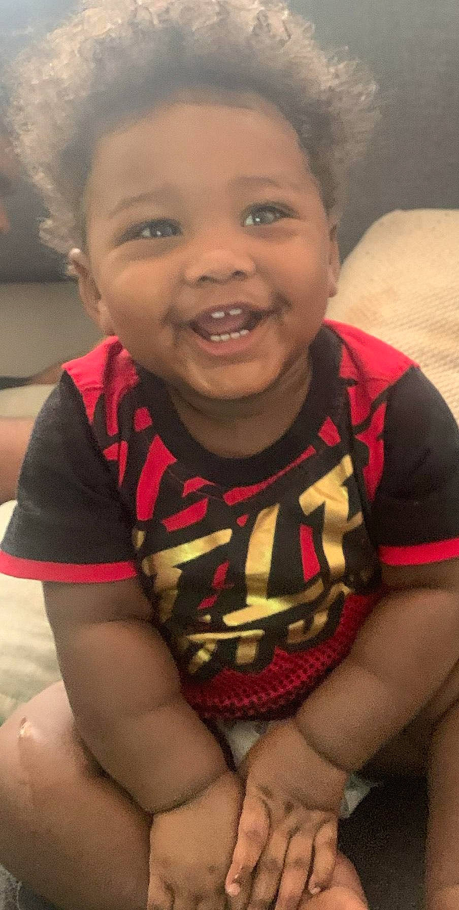 Quasa is registered to the contest to win money with this photo: arm, cheek, chin, eye, eyebrow, facial_expression, forehead, happy, head, human_body, iris, joy, lip, mouth, muscle, neck, nose, organ, person, skin