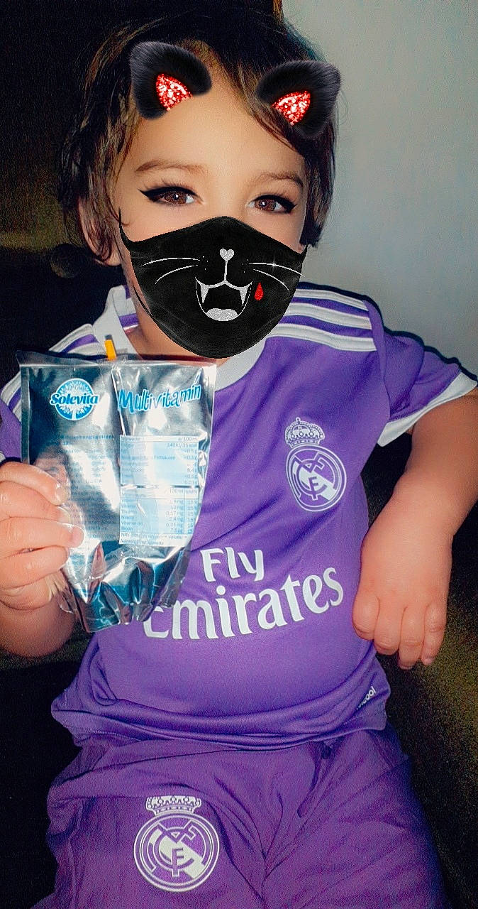 Ibtissem participe au concours pour gagner de l'argent avec cette photo : azure, blue, chest, cool, costume, electric_blue, eyelash, face, fun, glove, hairstyle, happy, mouth, neck, person, pink, purple, sleeve, sportswear, t_shirt