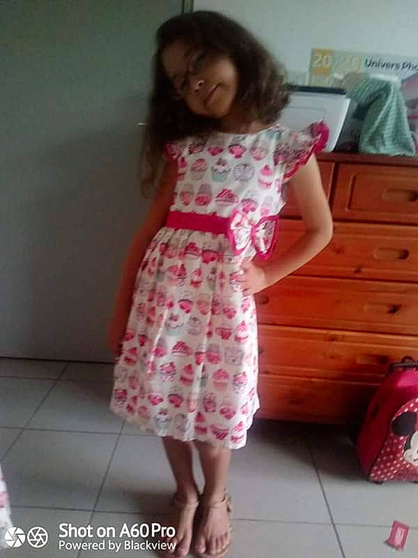 Iliana participe au concours pour gagner de l'argent avec cette photo : child, clothing, dress, long_hair, pattern, person, pink, skin, smile, toddler