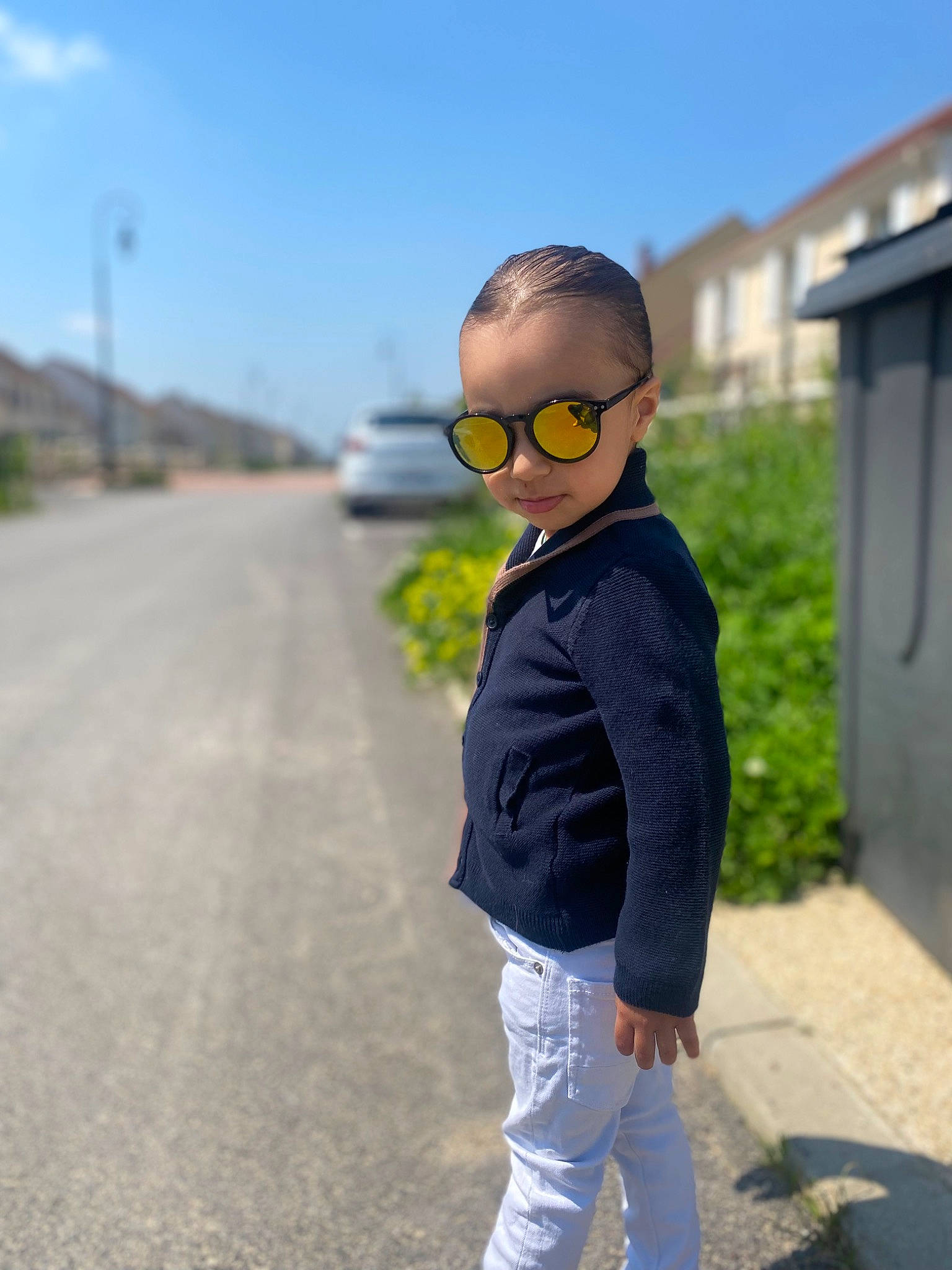 Nahël participe au concours pour gagner de l'argent avec cette photo : asphalt, cool, electric_blue, eyewear, formal_wear, glasses, goggles, grass, hairstyle, leisure, person, personal_protective_equipment, plant, recreation, road, sky, sleeve, sunglasses, toddler, vision_care