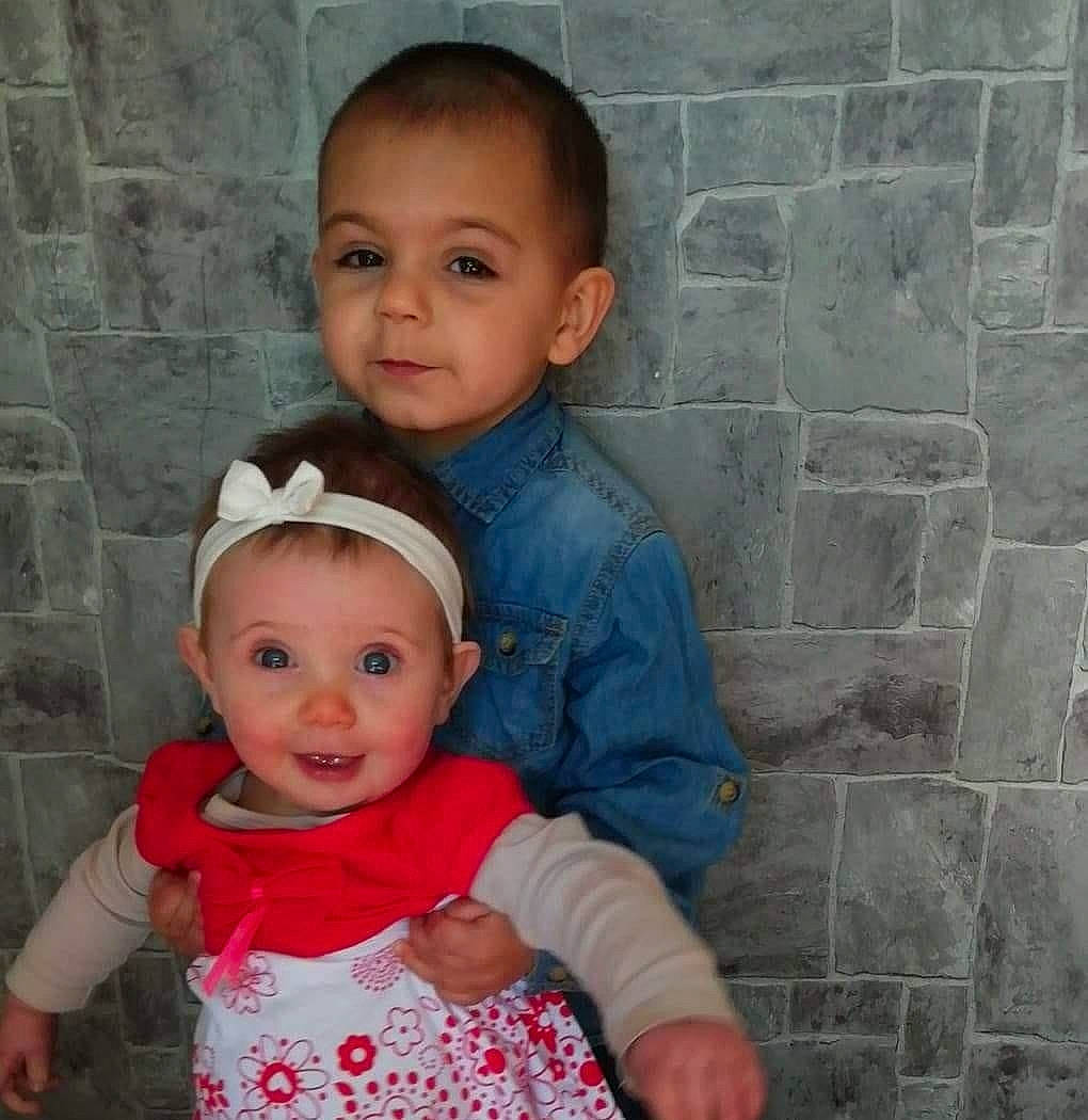 Calista participe au concours pour gagner de l'argent avec cette photo : baby, cheek, child, happy, head, iris, people, person, sibling, skin, smile, standing, toddler