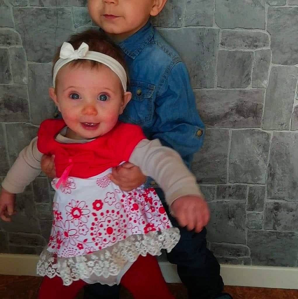 Calista participe au concours pour gagner de l'argent avec cette photo : baby, cheek, child, headwear, people, person, skin, smile, standing, toddler