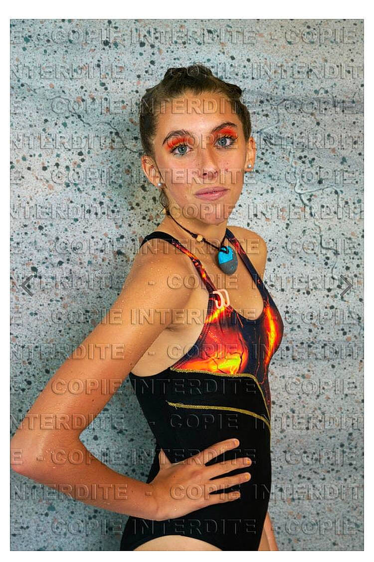 Lincy participe au concours pour gagner de l'argent avec cette photo : abdomen, belt, chest, dress, earrings, event, fashion_accessory, fashion_design, fashion_model, flash_photography, formal_wear, glove, hair, jewellery, navel, necklace, person, tattoo, trunk, vest