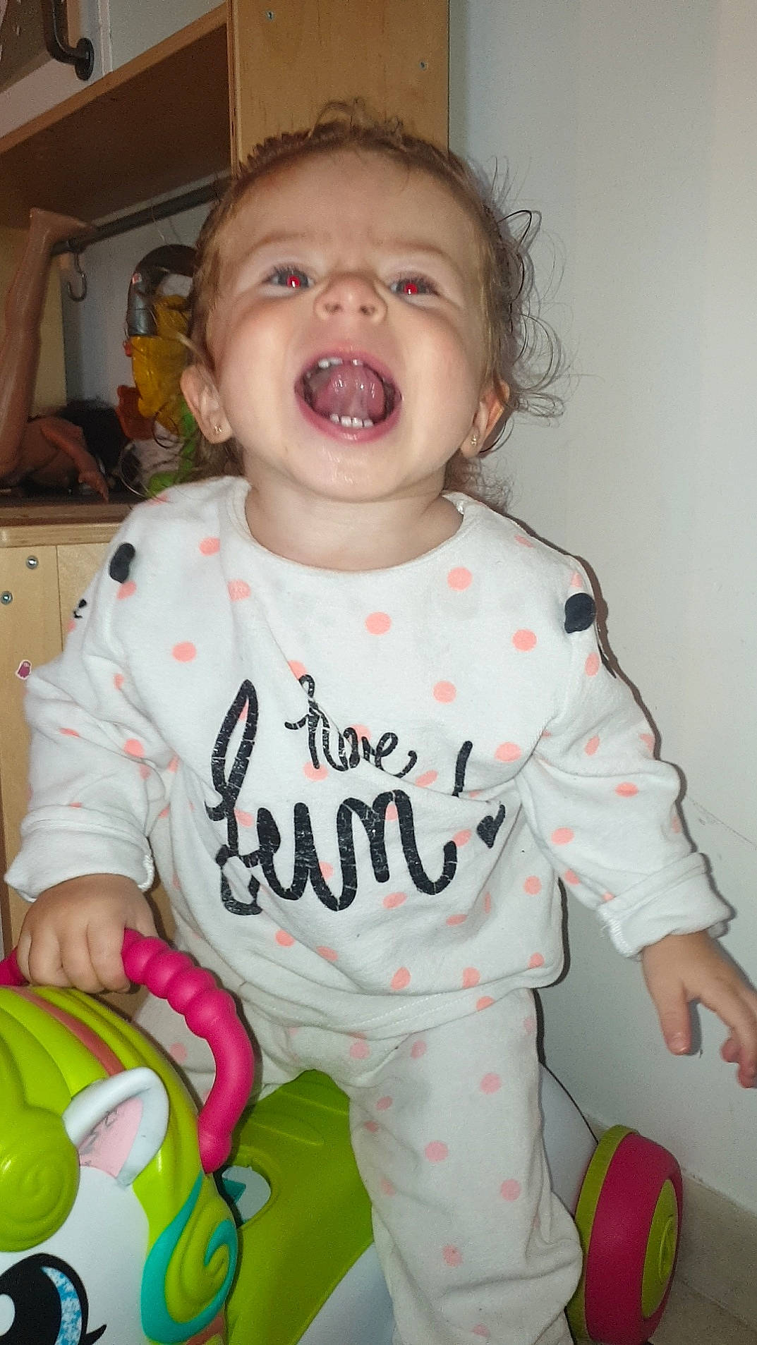 Nyna a rejoint le concours — aidez-le/la à gagner de superbes lots ! baby, baby_toddler_clothing, cheek, child, facial_expression, gesture, laugh, lip, mouth, person, play, smile, toddler, tooth