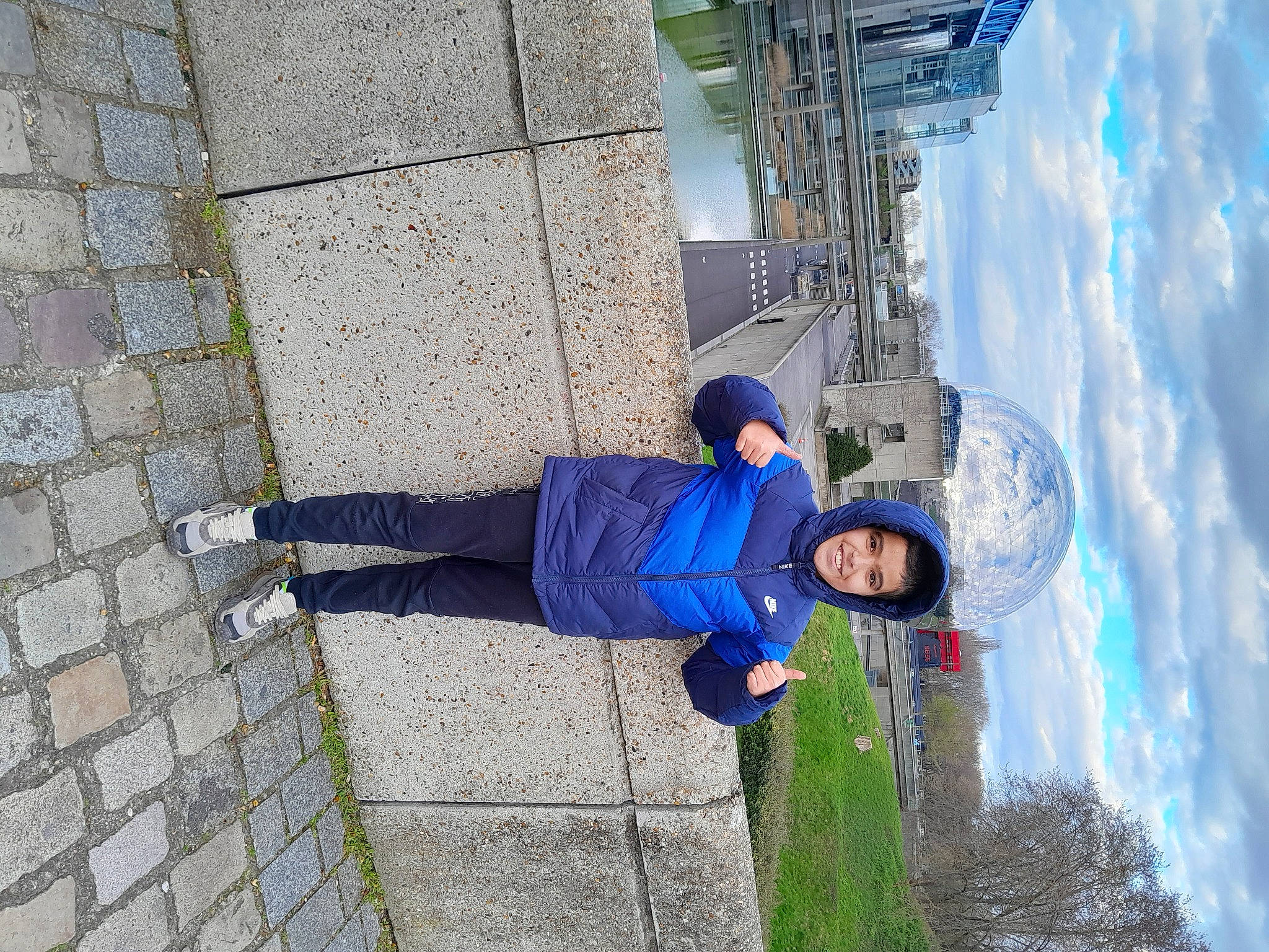 Nacim a rejoint le concours — aidez-le/la à gagner de superbes lots ! city, cloud, cobblestone, electric_blue, facade, flooring, fun, hat, joy, leisure, person, plant, recreation, road_surface, sidewalk, sky, smile, toddler, travel, tree