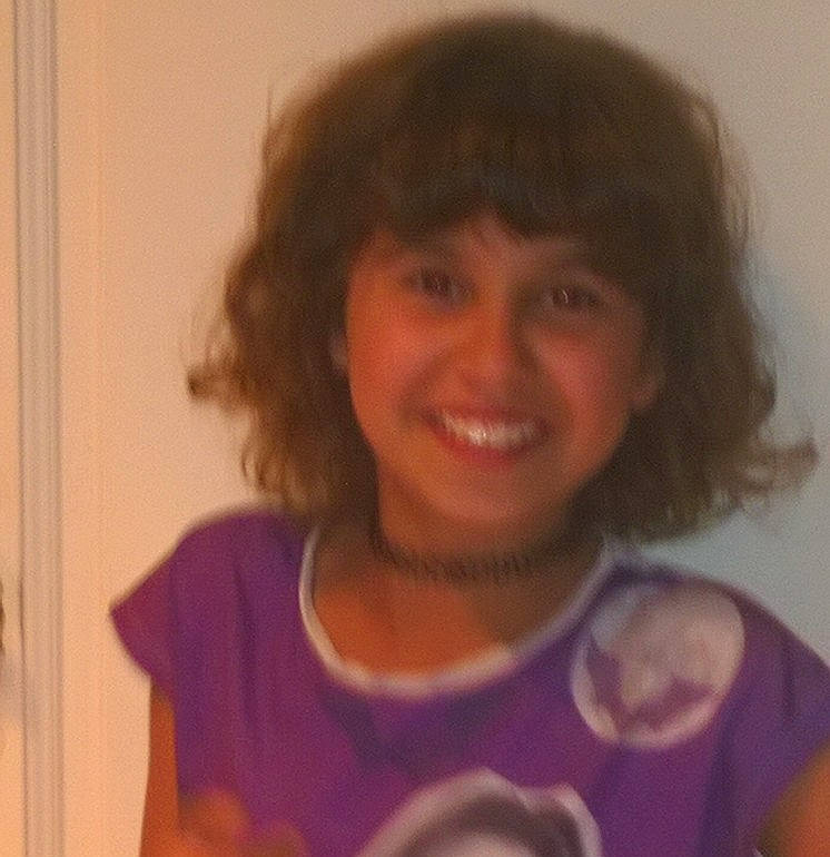 Iliana a rejoint le concours — aidez-le/la à gagner de superbes lots ! cheek, child, chin, emotion, eye, eyebrow, face, facial_expression, forehead, girl, hair, hairstyle, head, human_hair_color, joy, lady, nose, person, purple, smile