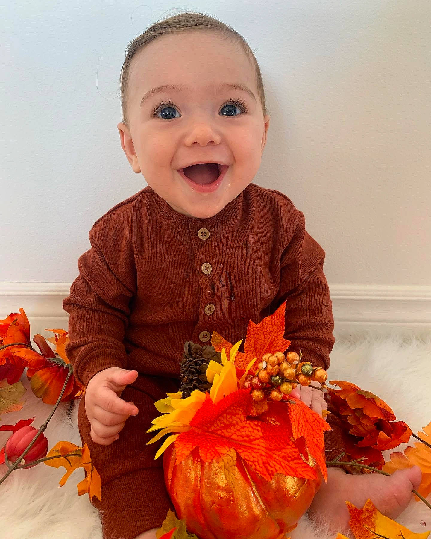 Maysonn participe au concours pour gagner de l'argent avec cette photo : baby, baby_toddler_clothing, calabaza, dress, eye, flower, fun, gourd, happy, iris, natural_foods, orange, person, petal, plant, pumpkin, sleeve, smile, t_shirt, toddler