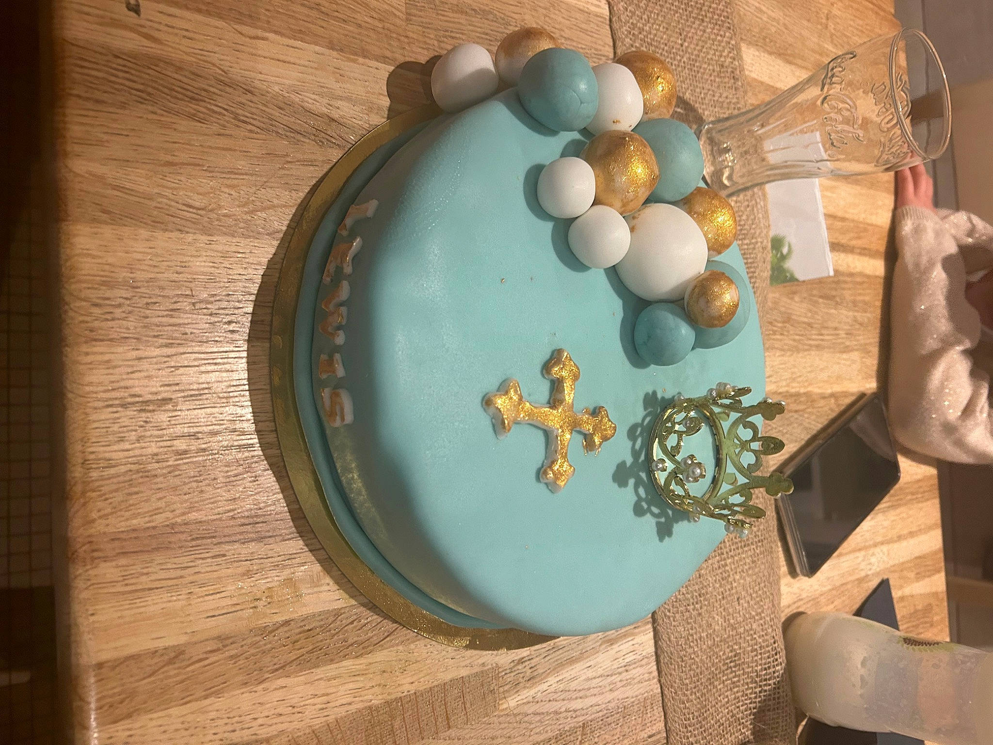 Lewis a rejoint le concours — aidez-le/la à gagner de superbes lots ! art, bowl, comfort_food, cuisine, dishware, egg, fashion_accessory, food, hardwood, ingredient, plate, platter, porcelain, recipe, serveware, sweetness, table, tableware, wood