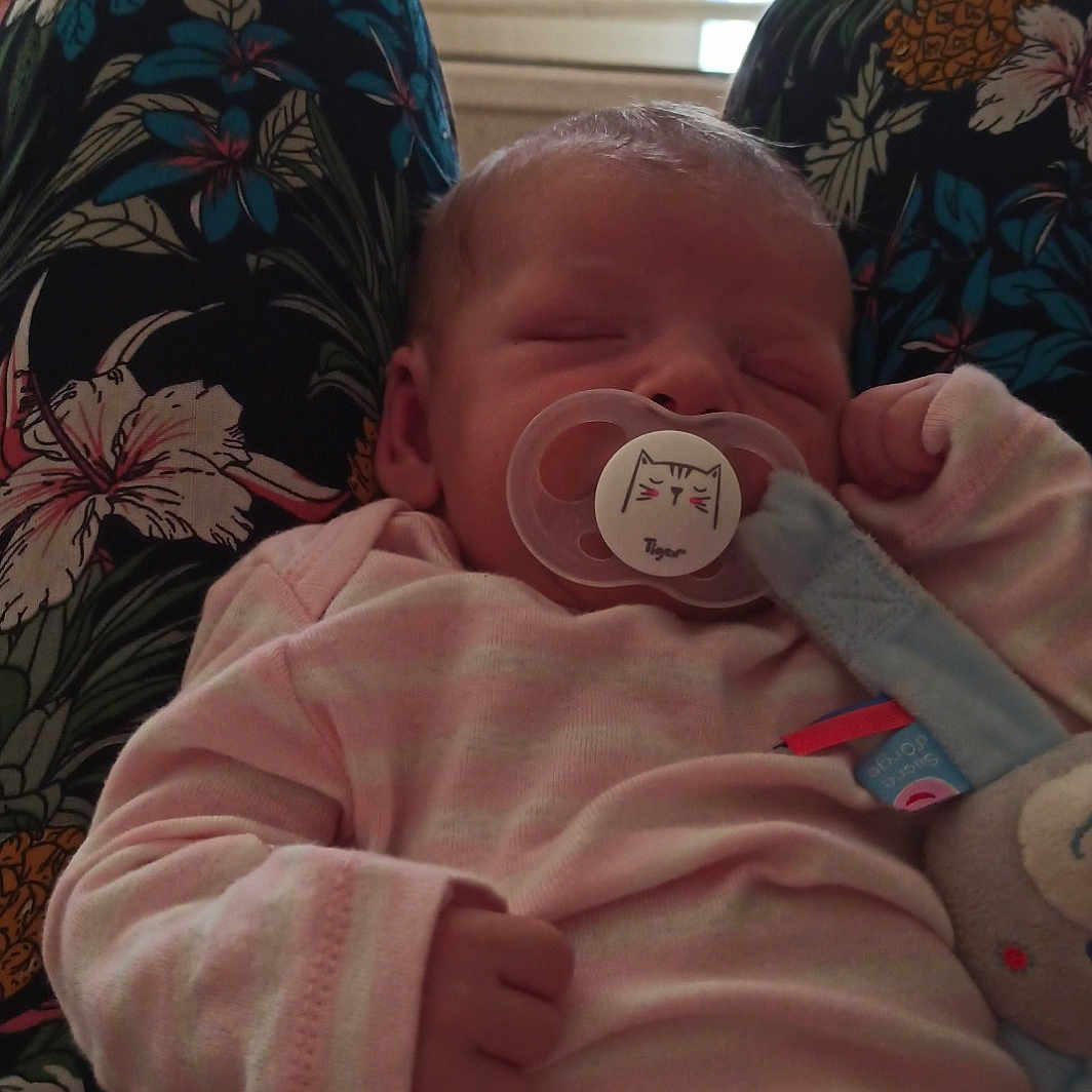 Liliana a rejoint le concours — aidez-le/la à gagner de superbes lots ! baby, birth, child, nap, sleep, toddler