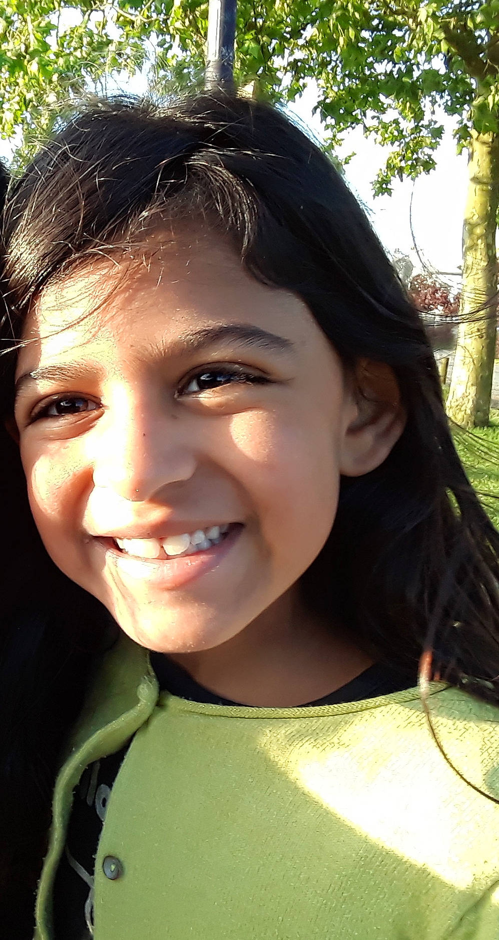 Tounes participe au concours pour gagner de l'argent avec cette photo : beauty, black_hair, brown_hair, child, emotion, eye, face, facial_expression, fun, girl, grass, hairstyle, happiness, head, joy, long_hair, person, portrait, skin, smile