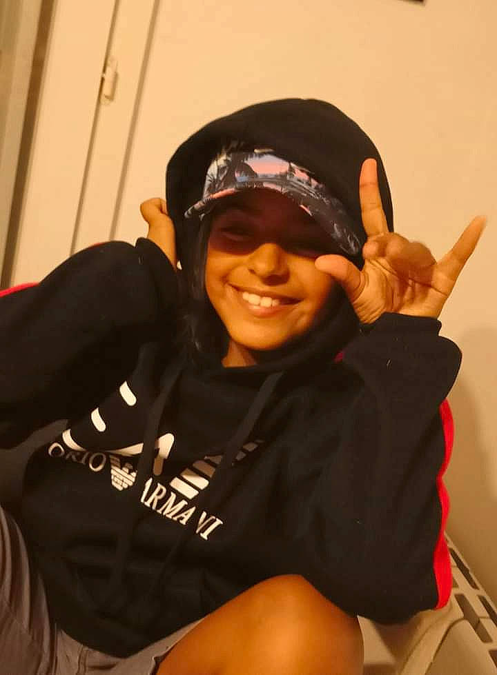 Tounes a rejoint le concours — aidez-le/la à gagner de superbes lots ! adventure, baseball_cap, cap, cool, elbow, eyewear, finger, gesture, glove, goggles, headwear, individual_sports, joy, person, personal_protective_equipment, selfie, thumb, vision_care