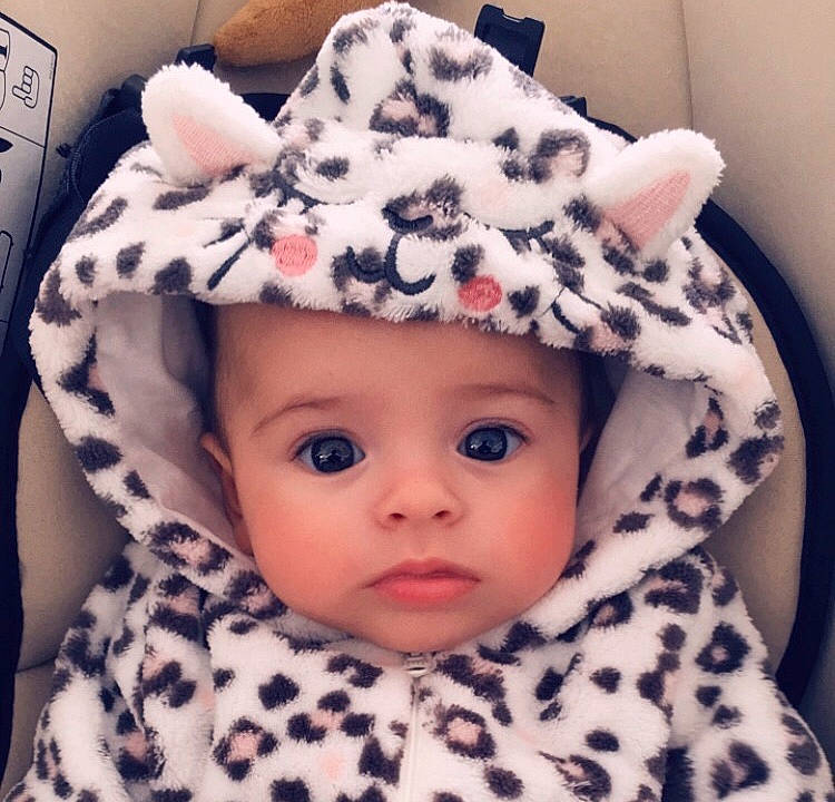 Neïla a rejoint le concours — aidez-le/la à gagner de superbes lots ! baby, baby_toddler_clothing, cap, cheek, child, comfort, cool, costume_hat, face, happy, headgear, headwear, knit_cap, outerwear, pattern, person, pink, sleeve, sun_hat, textile