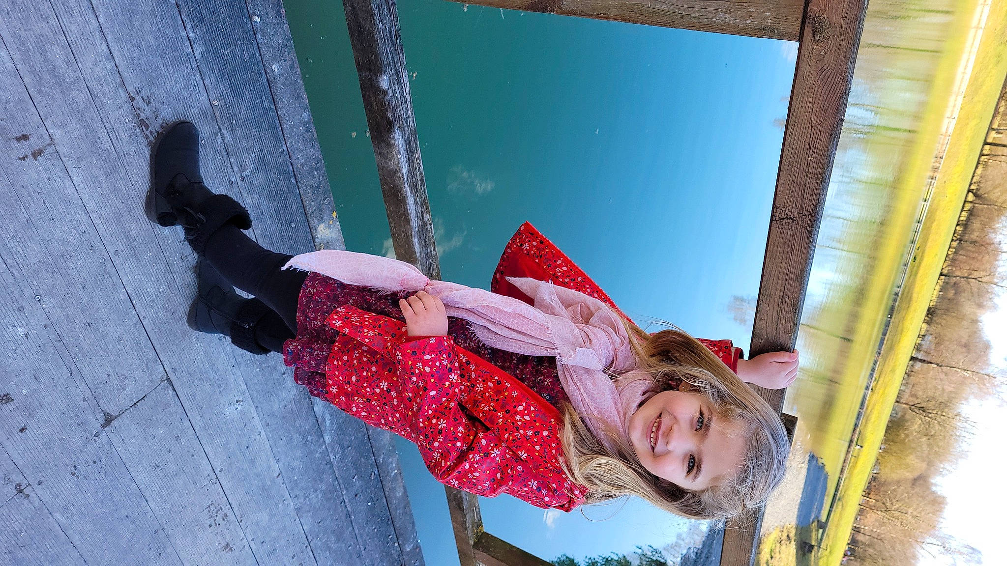 Héloïse a rejoint le concours — aidez-le/la à gagner de superbes lots ! carmine, child, city, fun, happy, joy, leisure, magenta, outdoor_play_equipment, pattern, person, portrait_photography, recreation, red, smile, toddler, travel, tree, vacation, window