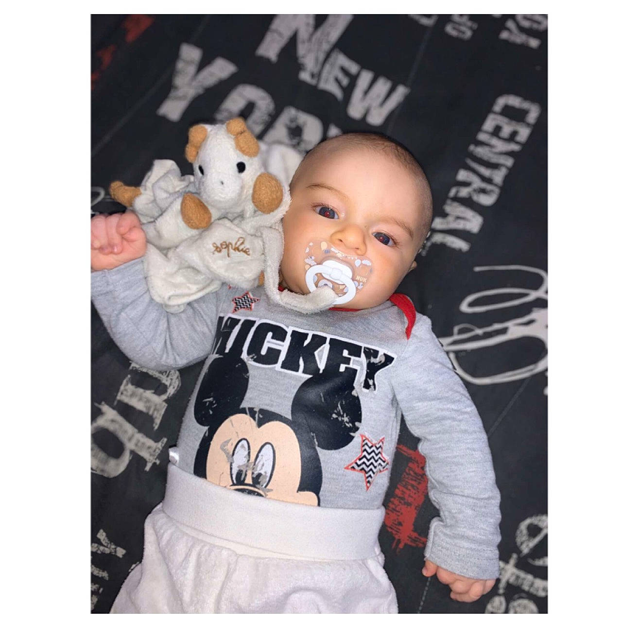 Kalvin a rejoint le concours — aidez-le/la à gagner de superbes lots ! baby, baby_products, child, jacket, love, outerwear, person, product, sleeve, t_shirt, toddler