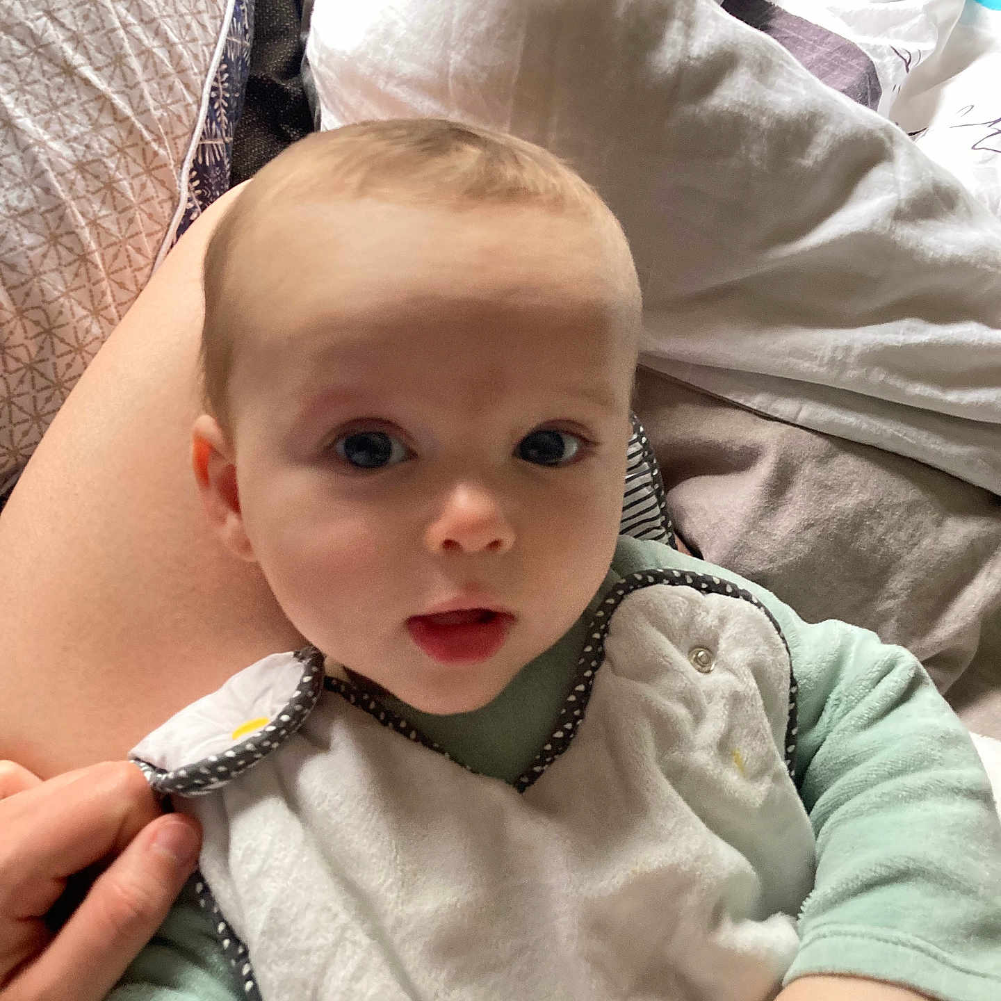 Lucien participe au concours pour gagner de l'argent avec cette photo : baby, bed, bib, blanket, child, clothing, comfort, cute, expression, eyes, face, hand, head, indoor, infant, mouth, person, pillow, skin, young