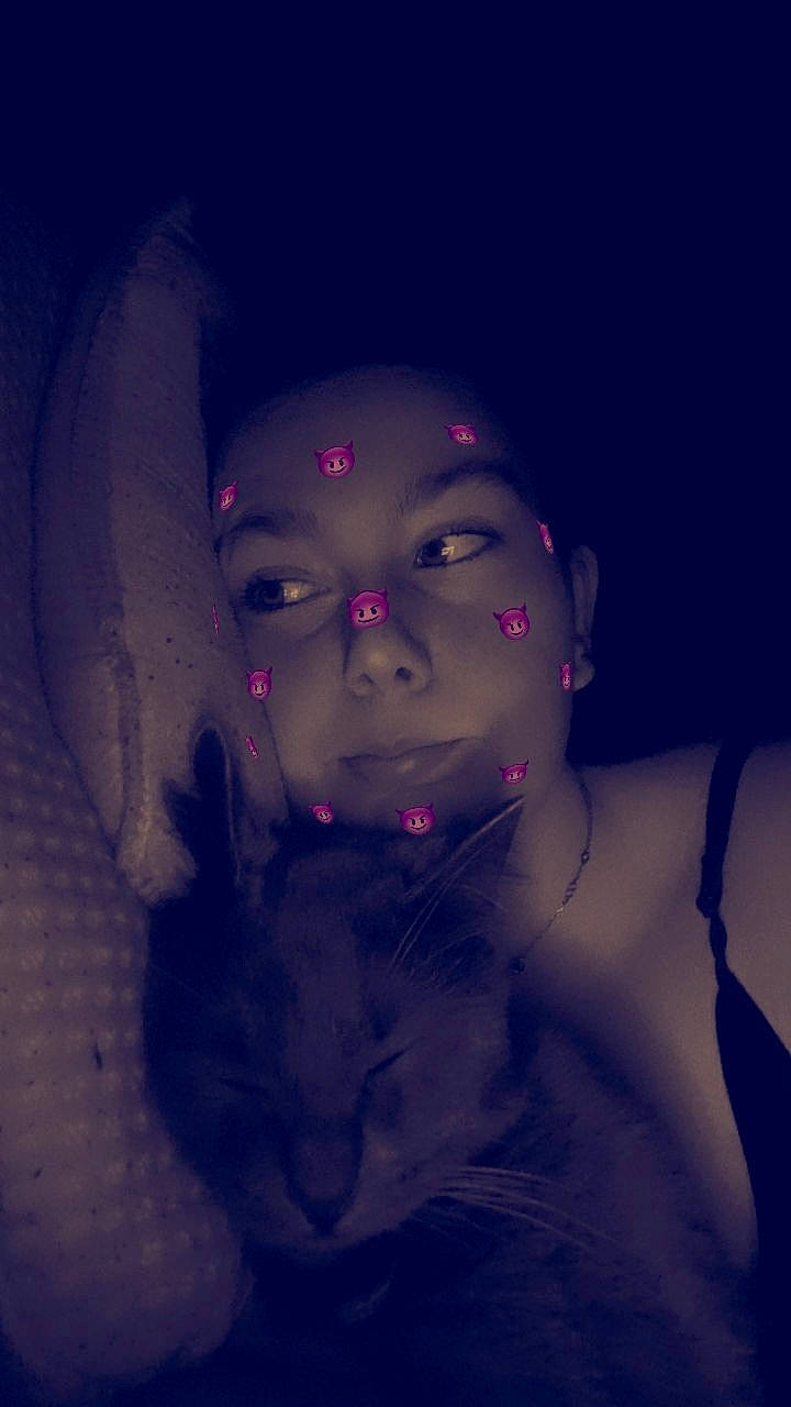 Peter participe au concours pour gagner de l'argent avec cette photo : cg_artwork, chest, darkness, electric_blue, eyelash, fiction, fictional_character, flash_photography, flesh, fun, fur, jaw, magenta, midnight, neck, selfie, shadow, smoke, trunk, whiskers