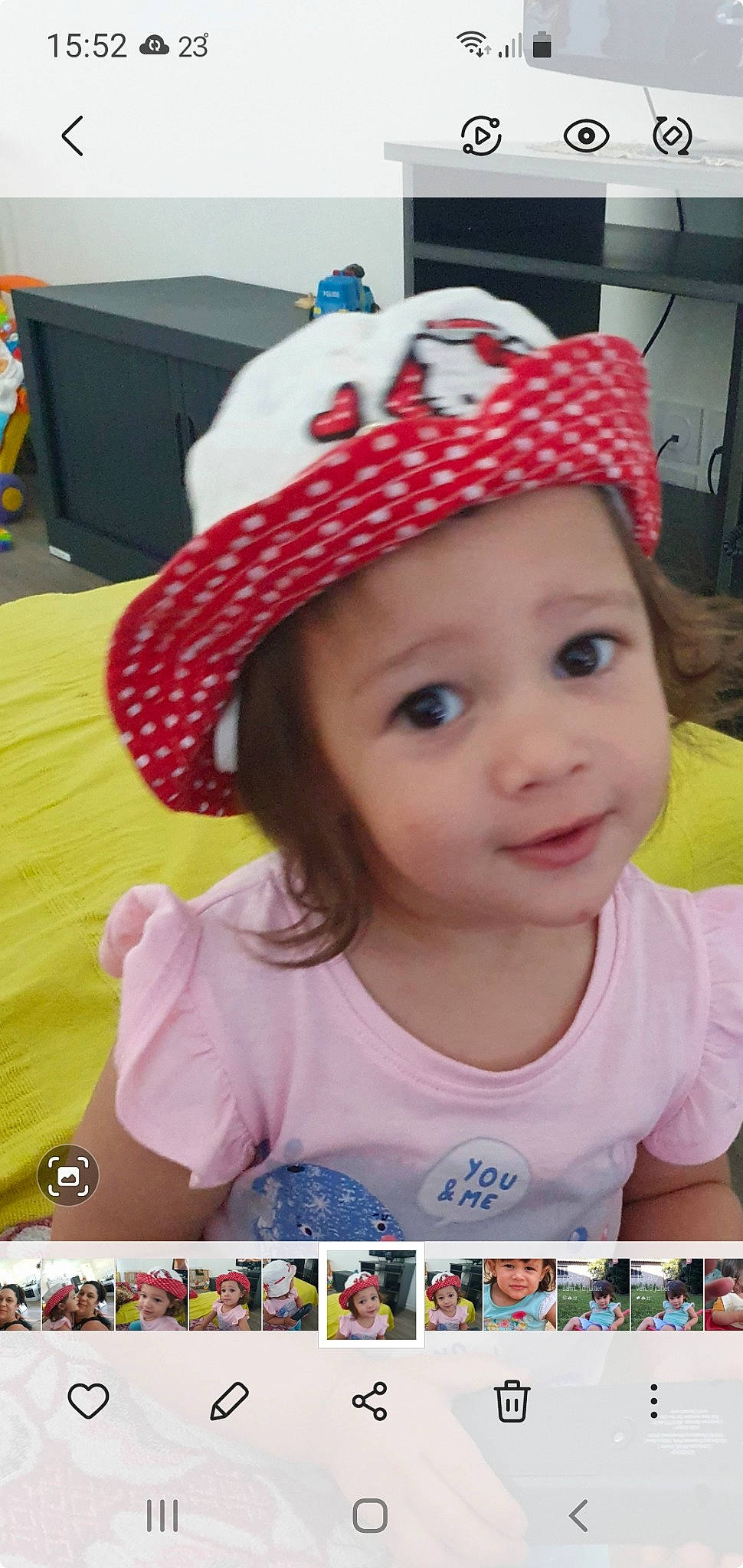 Inaya a rejoint le concours — aidez-le/la à gagner de superbes lots ! cap, chin, clothing, eye, eyelash, face, facial_expression, fedora, hairstyle, hat, headgear, headwear, lip, mammal, person, photograph, pink, product, skin, smile