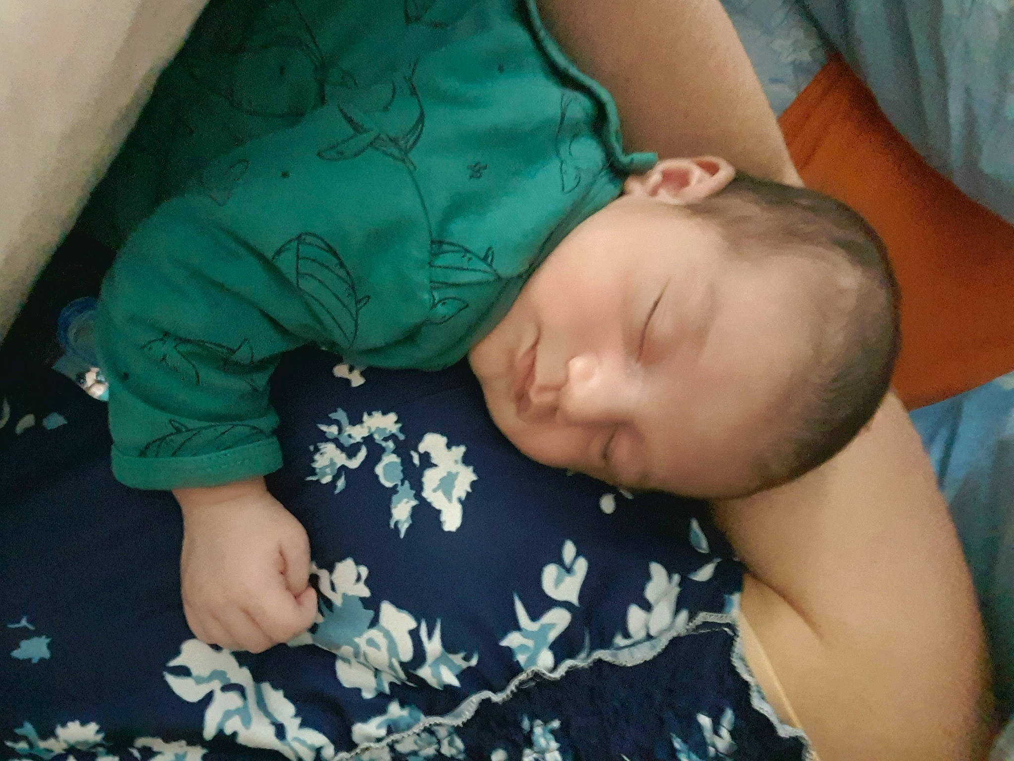 Louay a rejoint le concours — aidez-le/la à gagner de superbes lots ! abdomen, baby, bedtime, cheek, chest, child, comfort, elbow, grass, happy, leisure, linens, nap, pattern, person, room, sleeve, t_shirt, textile, toddler