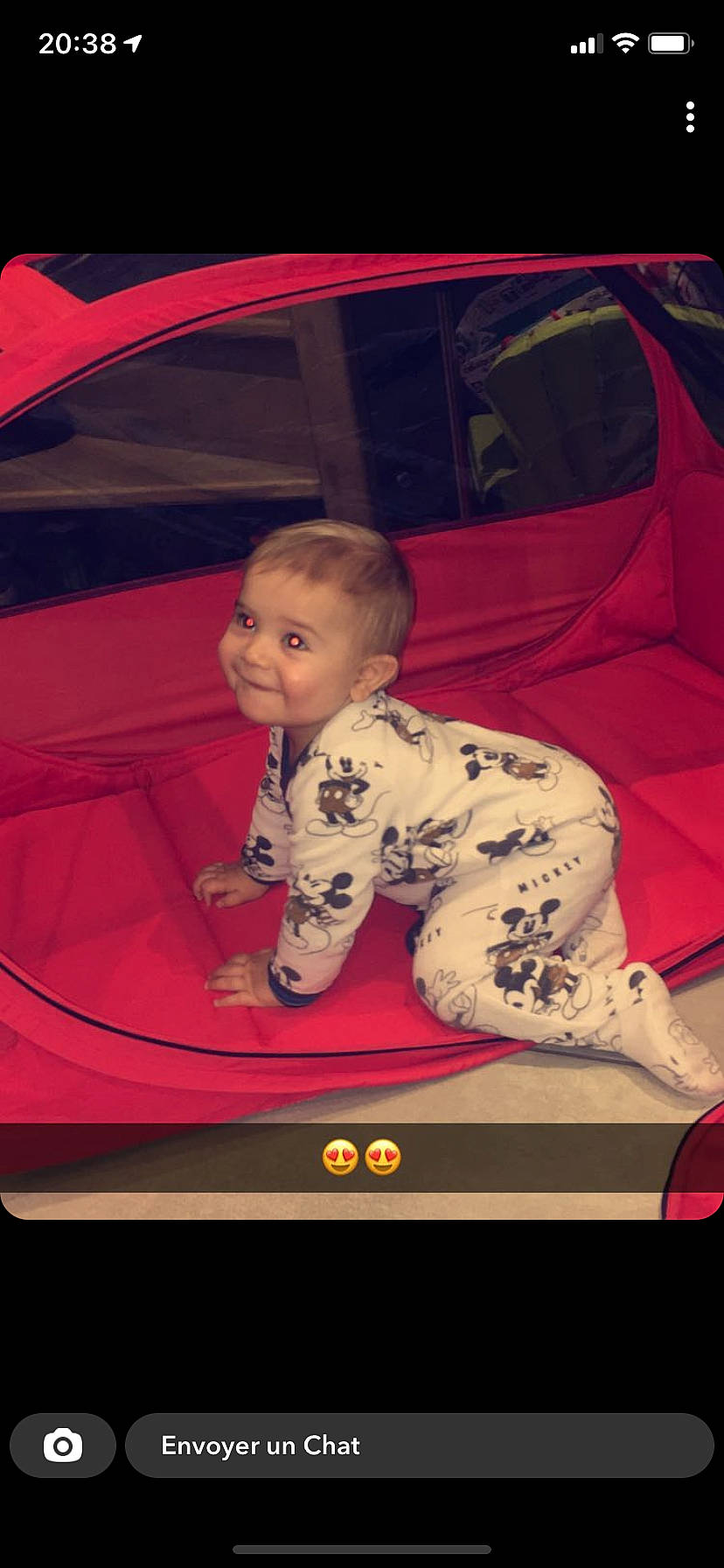 Yliano participe au concours pour gagner de l'argent avec cette photo : automotive_design, automotive_exterior, baby, baby_toddler_clothing, car, car_seat, comfort, crawling, flooring, fun, joy, magenta, motor_vehicle, pattern, person, pink, recreation, sneakers, t_shirt, tints_and_shades