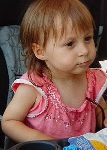 Zayane participe au concours pour gagner de l'argent avec cette photo : baby, baby_toddler_clothing, bangs, cheek, child, chin, ear, eyebrow, eyelash, fun, hairstyle, iris, lip, mouth, neck, nose, person, sitting, skin, sleeve