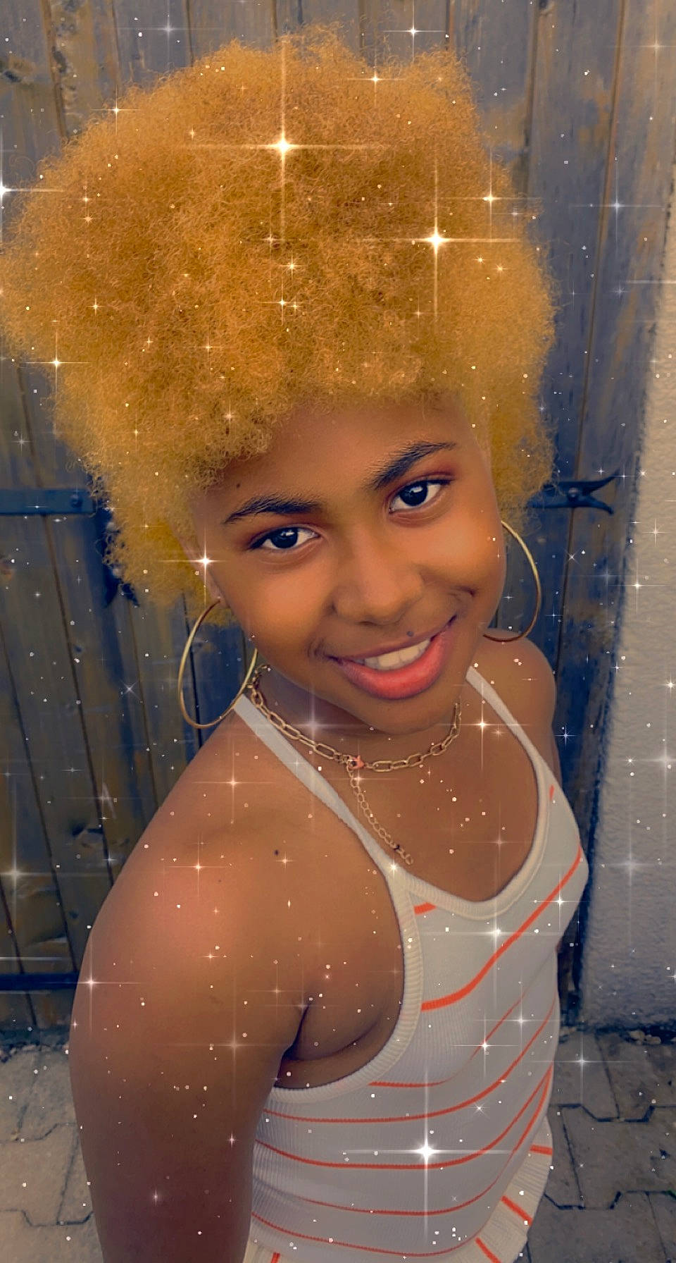 Kilaicha participe au concours pour gagner de l'argent avec cette photo : art, bathing, blond, chest, eye, eyebrow, facial_expression, flash_photography, fun, hair, hairstyle, happy, headgear, headwear, jewellery, joy, leisure, lip, nose, person