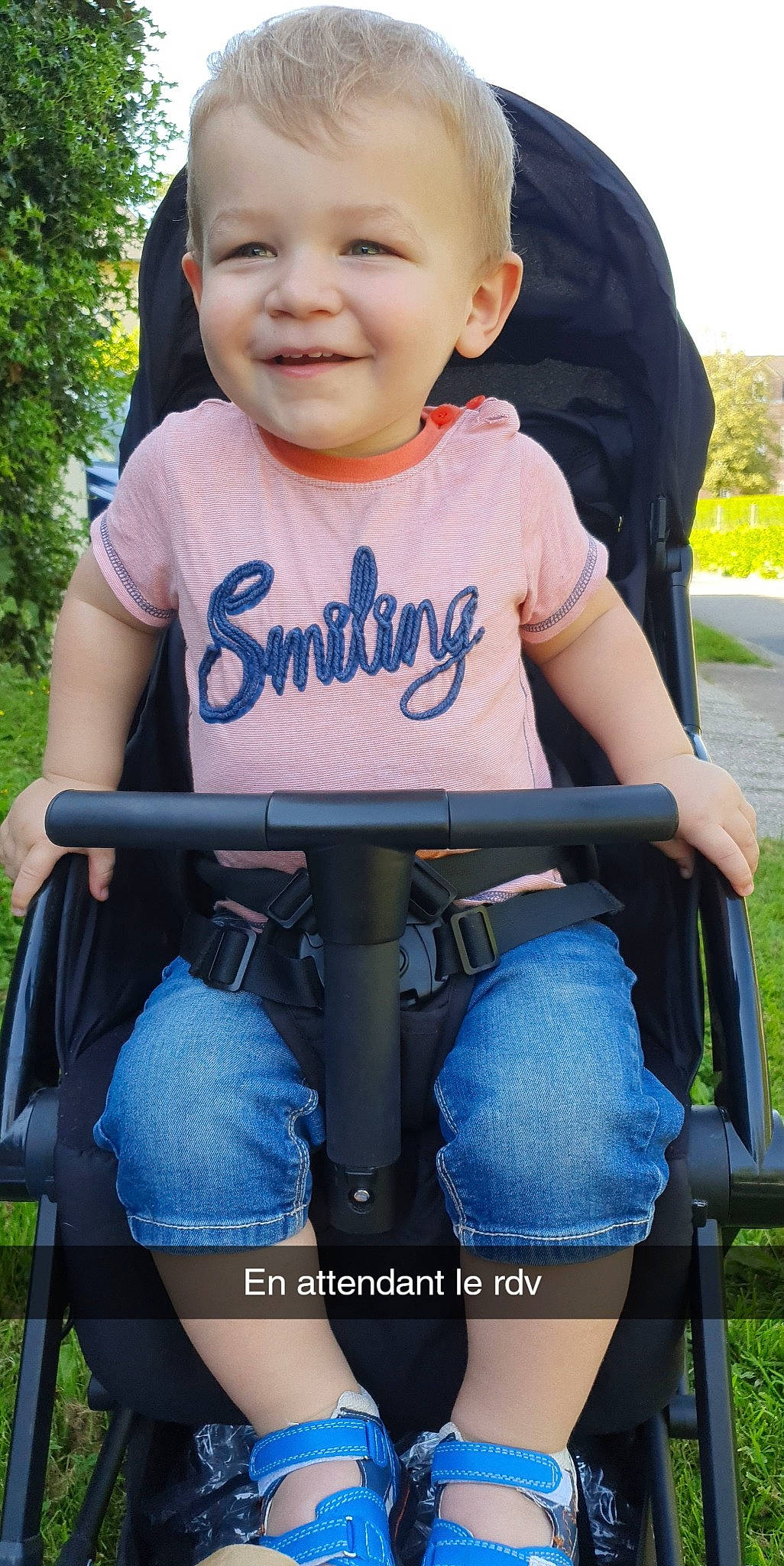 Thyago participe au concours pour gagner de l'argent avec cette photo : baby_toddler_clothing, black, blue, eye, fun, happy, head, jeans, joy, leg, person, plant, product, skin, sleeve, smile, swing, tire, toddler, tree